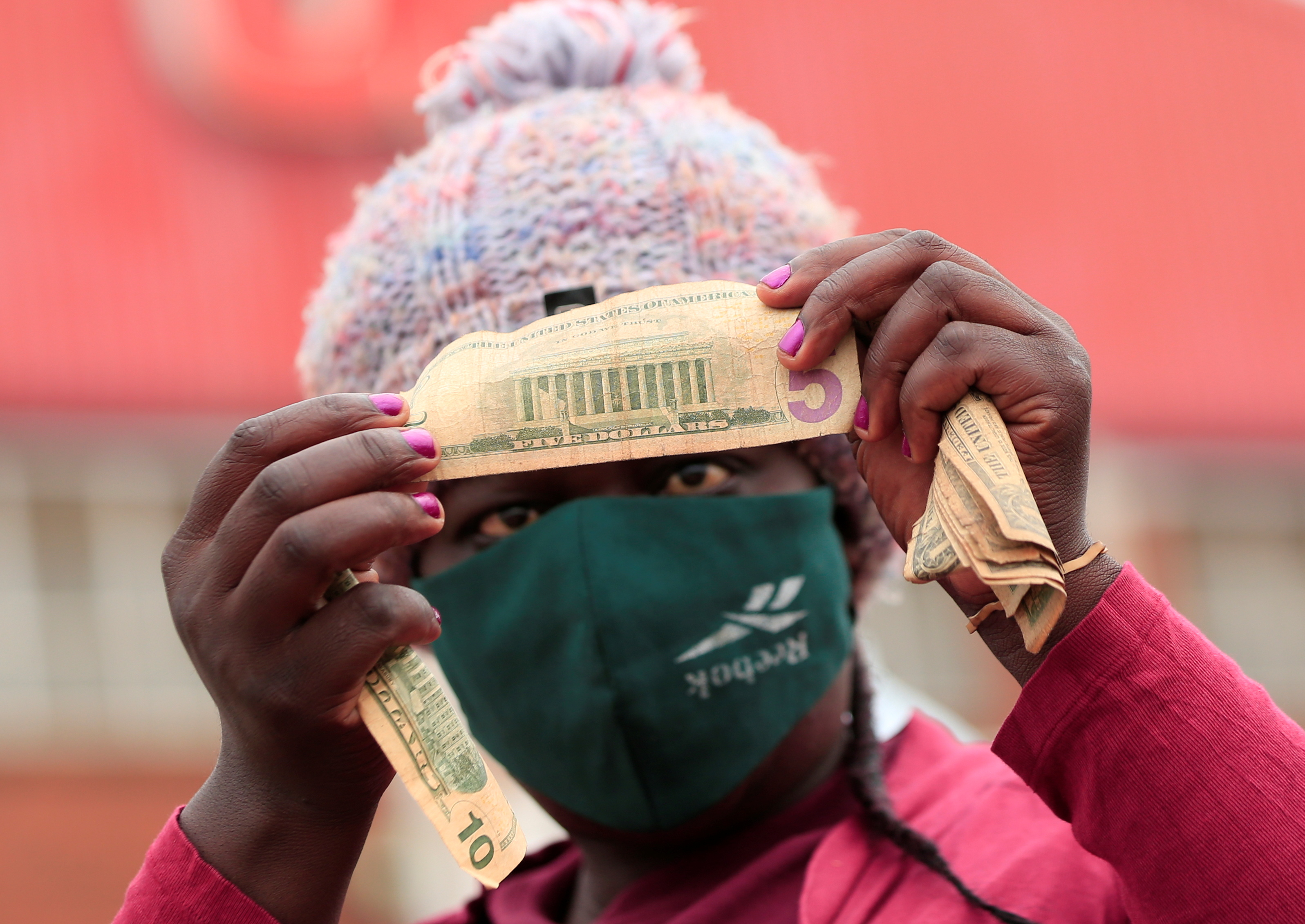 Zimbabwe money trader