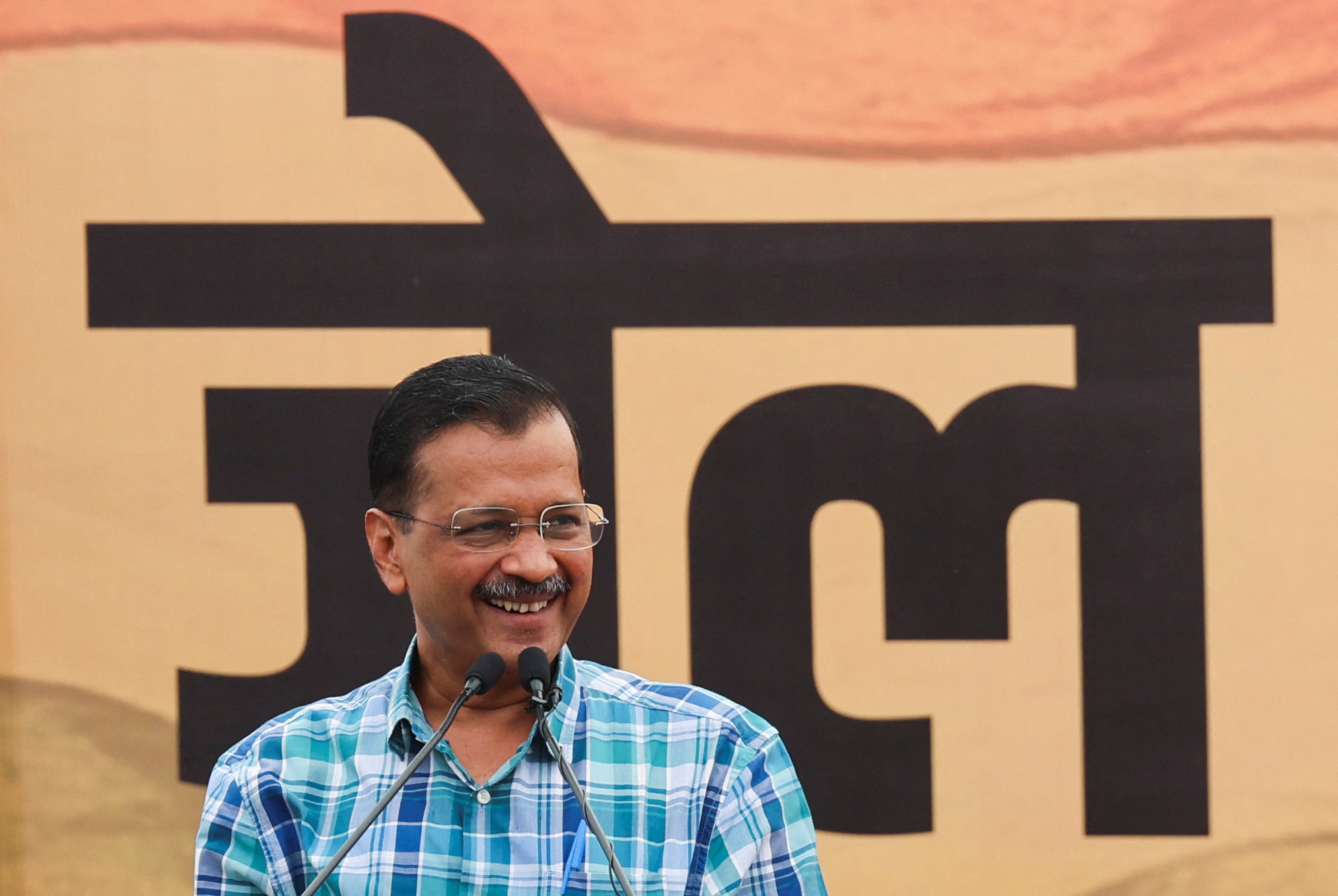 Aam Aadmi Party (AAP) National Convenor and Delhi Chief Minister Arvind Kejriwal speaks as he takes part in a protest along with other party leaders and asks Bharatiya Janata Party (BJP) to arrest them after Kejriwal's aide Bibhav Kumar was arrested by Delhi police in an assault case filed by Swati Maliwal, an AAP Rajya Sabha MP, near BJP headquarters, in New Delhi, India, May 19, 2024. REUTERS/Anushree Fadnavis