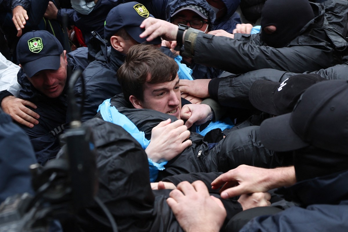 Georgian protesters rally against the controversial "foreign influence" bill