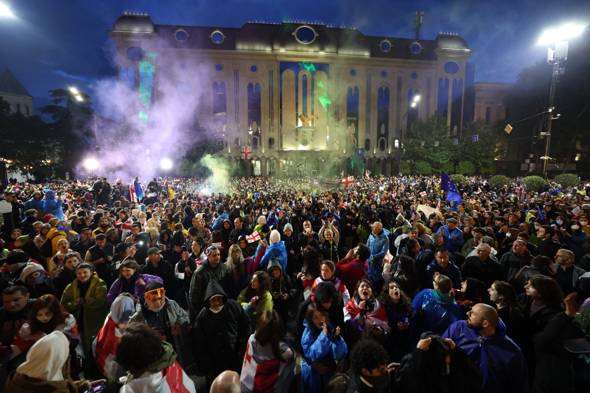 Georgian protesters rally against the controversial "foreign influence" bill