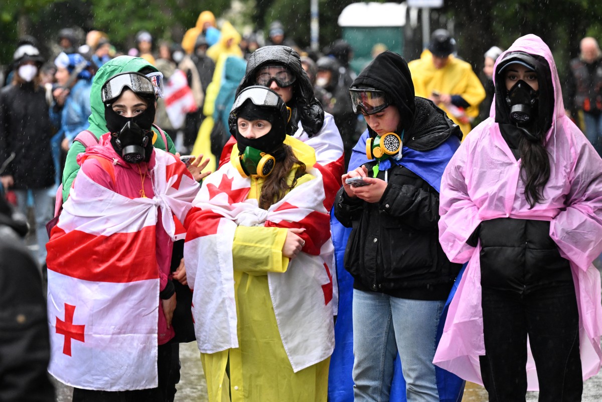 Georgian protesters rally against the controversial "foreign influence" bill