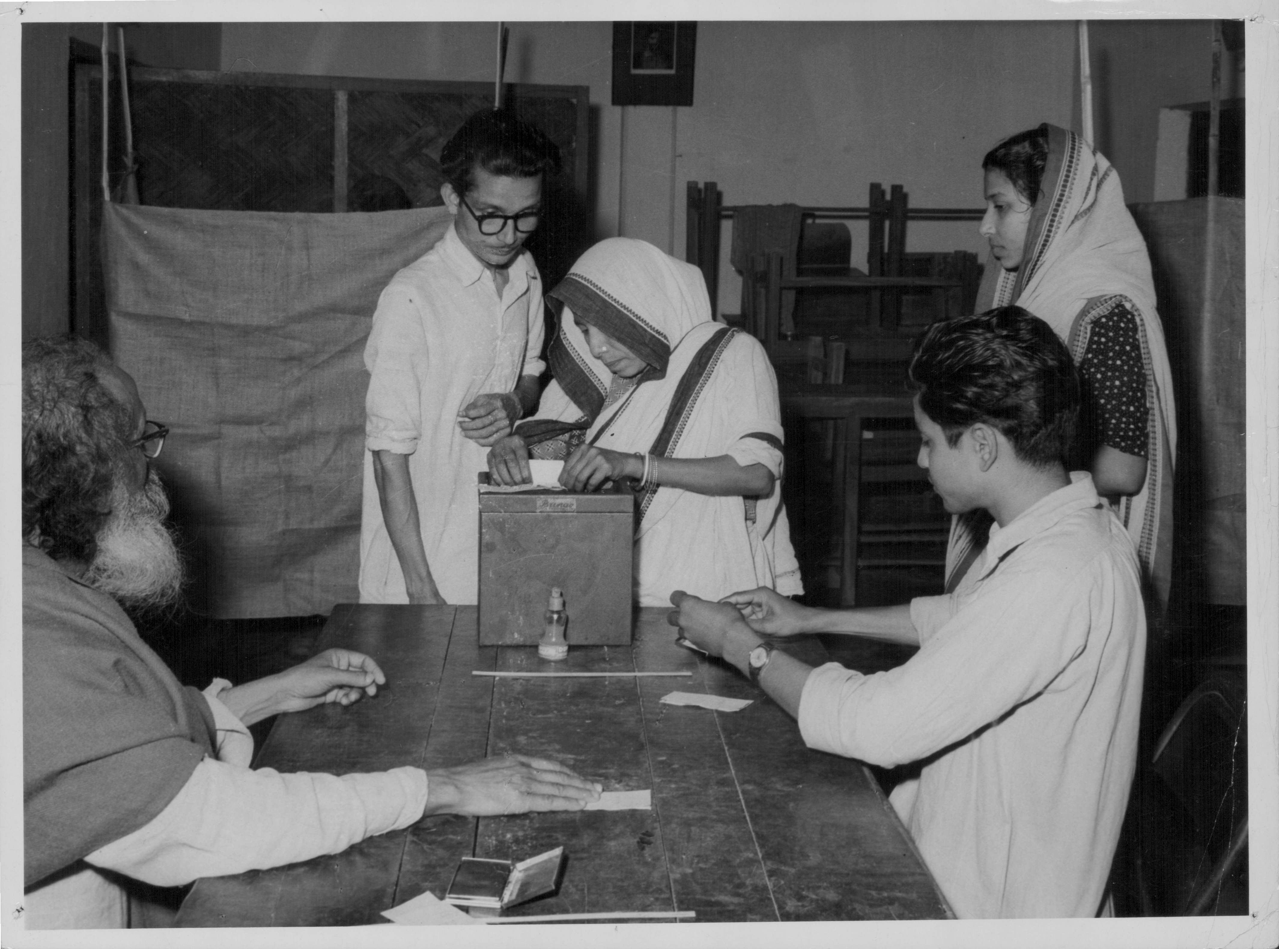 Women voting in general elections, Calcutta, India, 1962. 