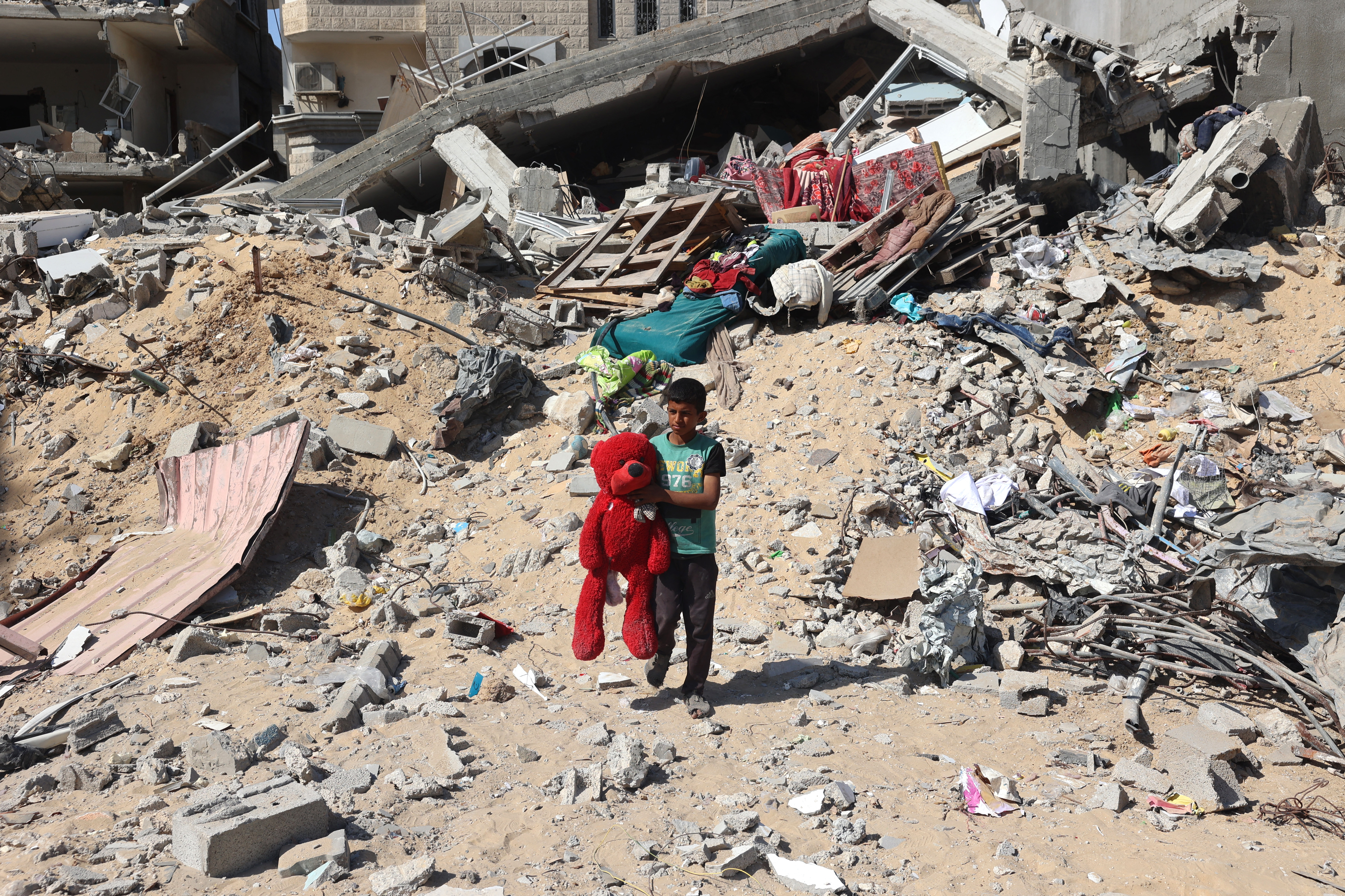Israeli forces step up bombardment across Gaza, amid fierce fighting