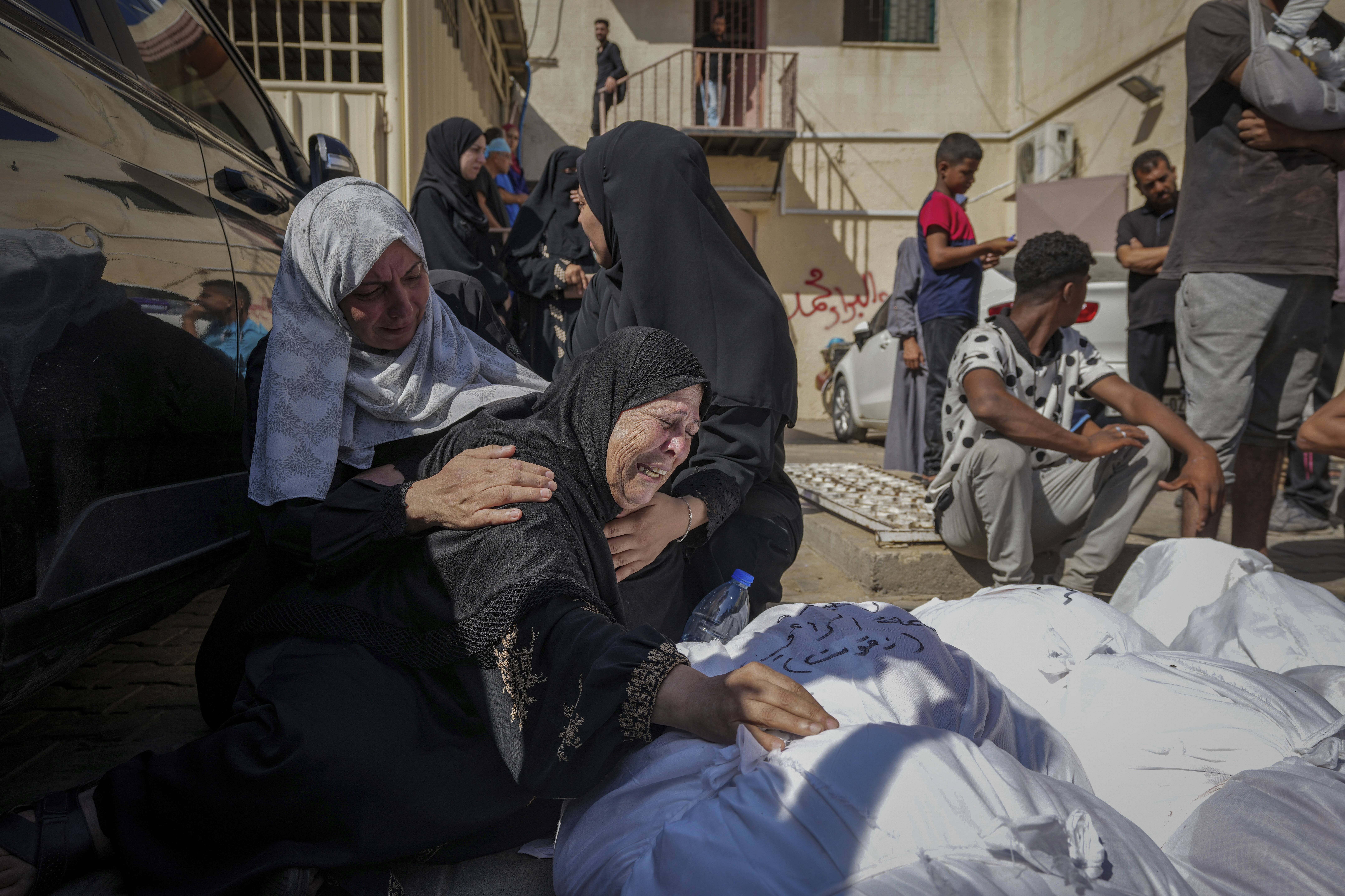 Israeli forces step up bombardment across Gaza, amid fierce fighting