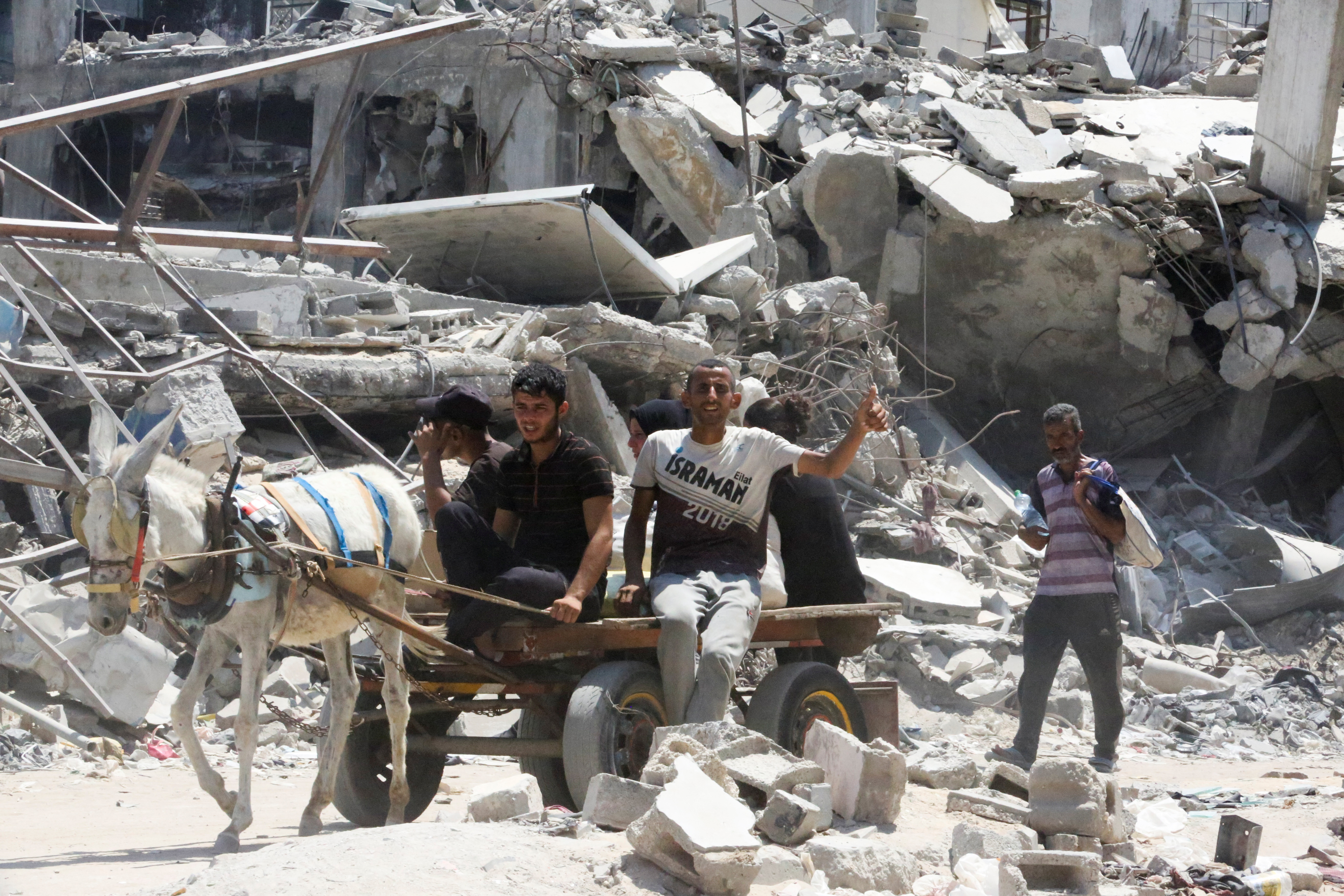 Palestinians flee eastern Khan Younis after Israel launches attacks