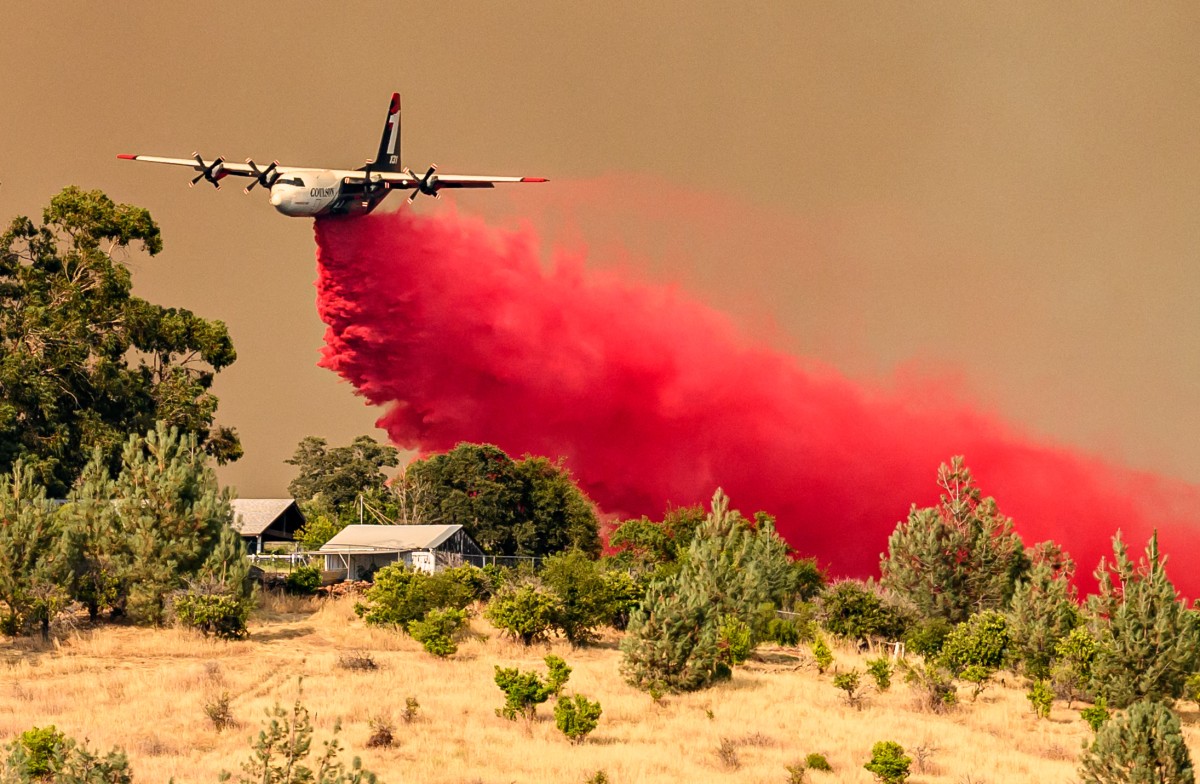 Thousands told to flee raging California wildfire