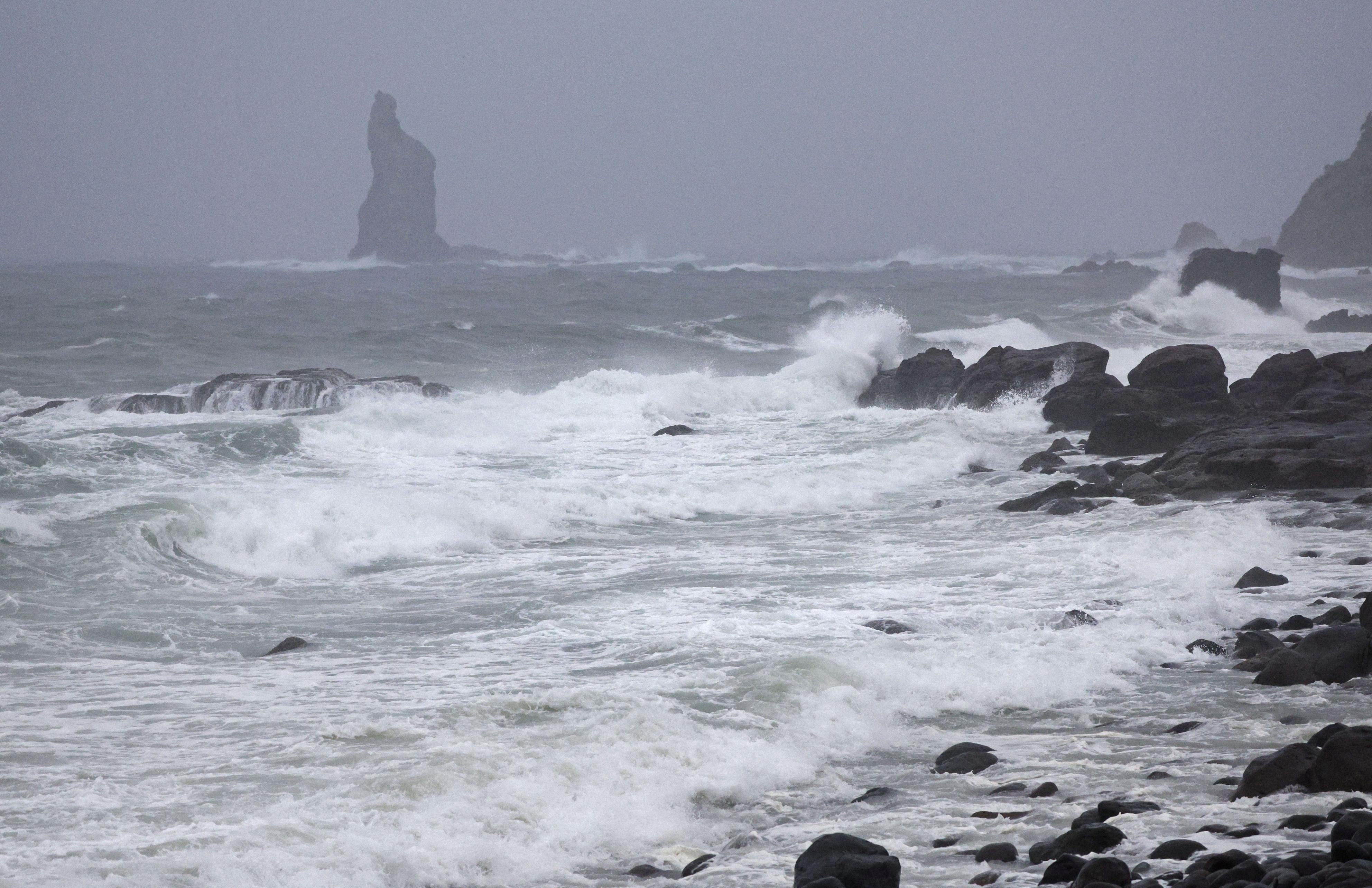 Typhoon Shanshan approaches Japan