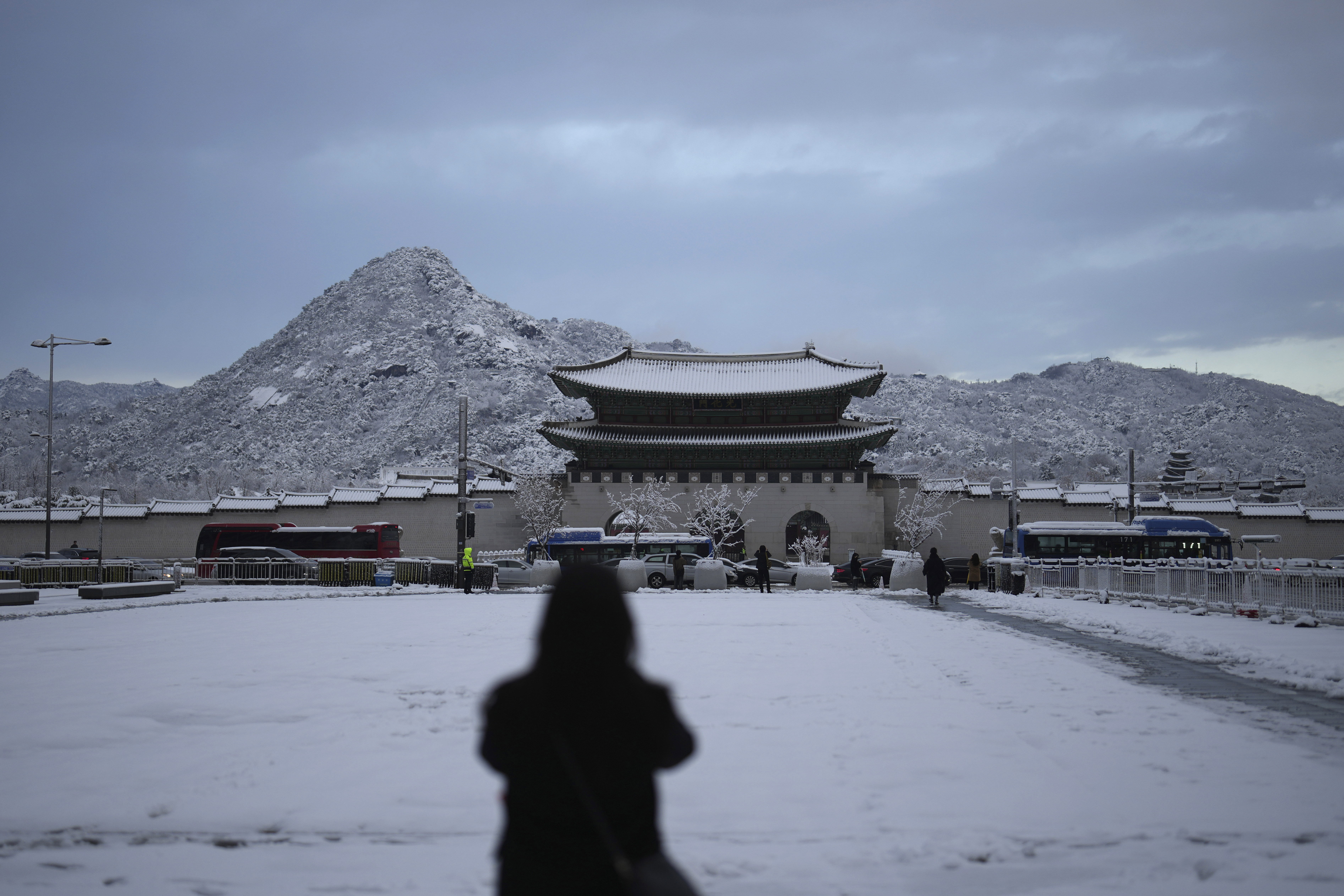 South Korean capital hit by record November snowfall