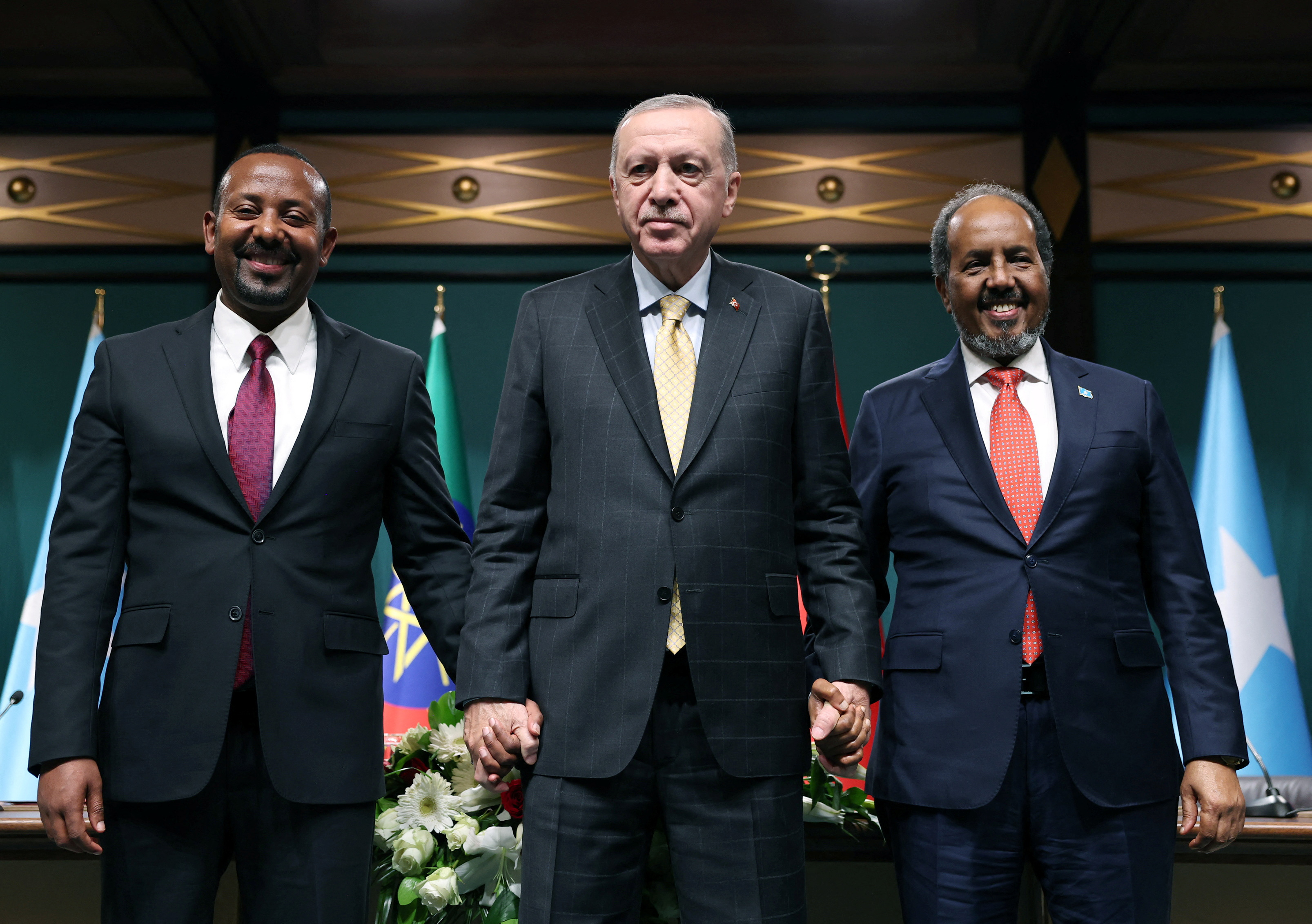 Turkish President Tayyip Erdogan poses with Somali President Hassan Sheikh Mohamud and Ethiopian Prime Minister Abiy Ahmed following a press conference in Ankara, Turkey, December 11, 2024. Murat Kula/Presidential Press Office/Handout via REUTERS ATTENTION EDITORS - THIS PICTURE WAS PROVIDED BY A THIRD PARTY. NO RESALES. NO ARCHIVES.