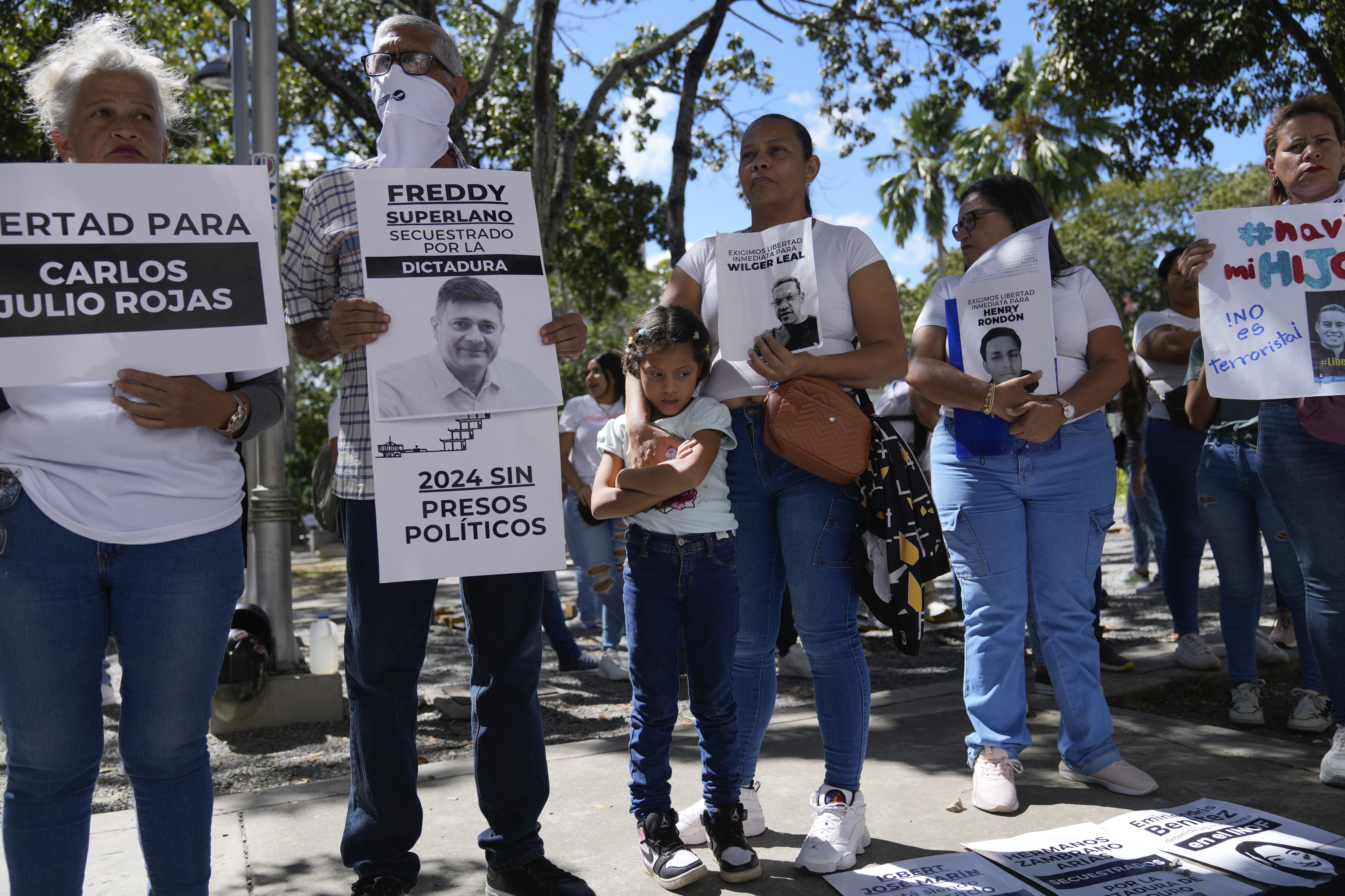 A line of people protest against political prisoners being held in Venezuela