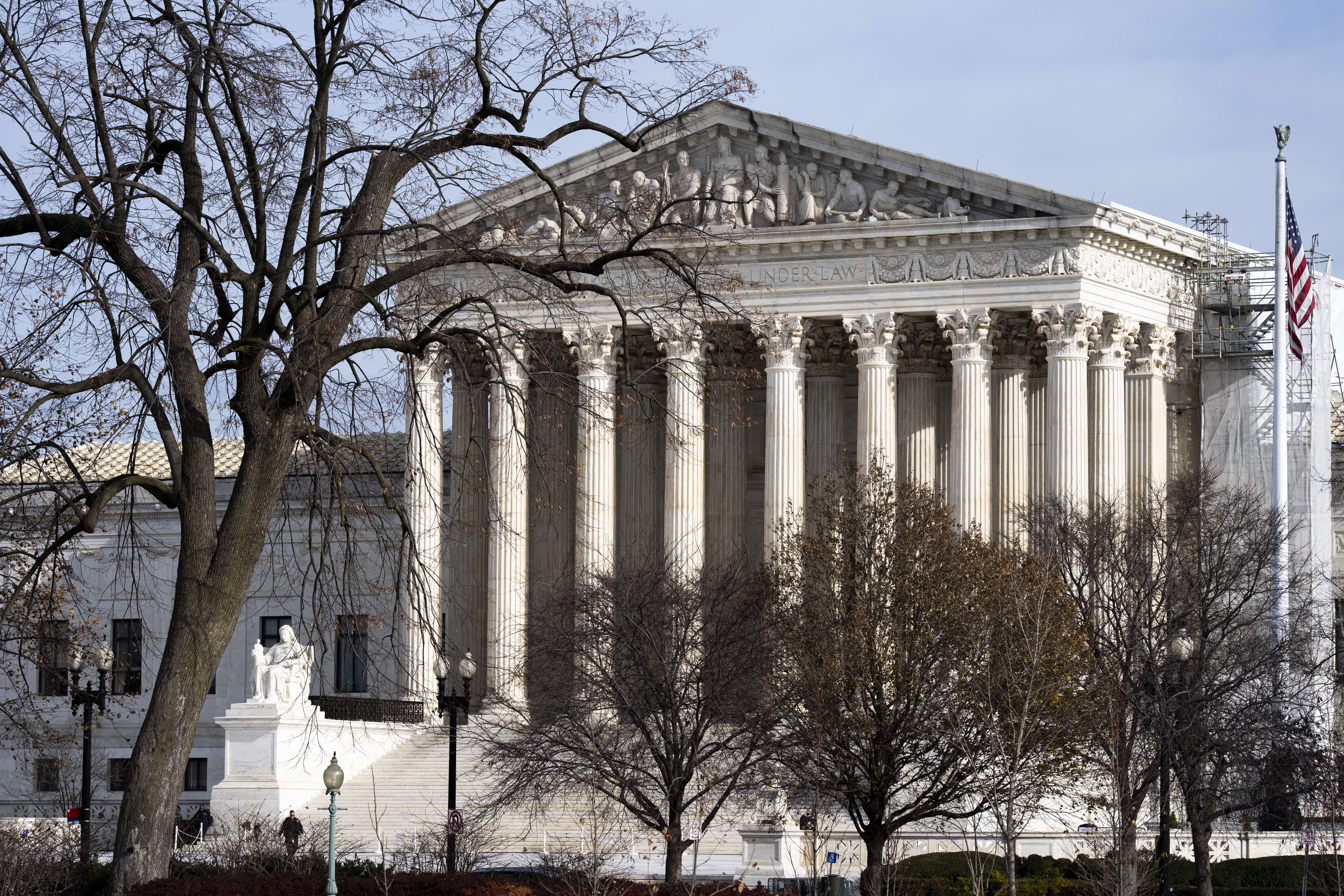 A view of the US Supreme Court in wintertime.