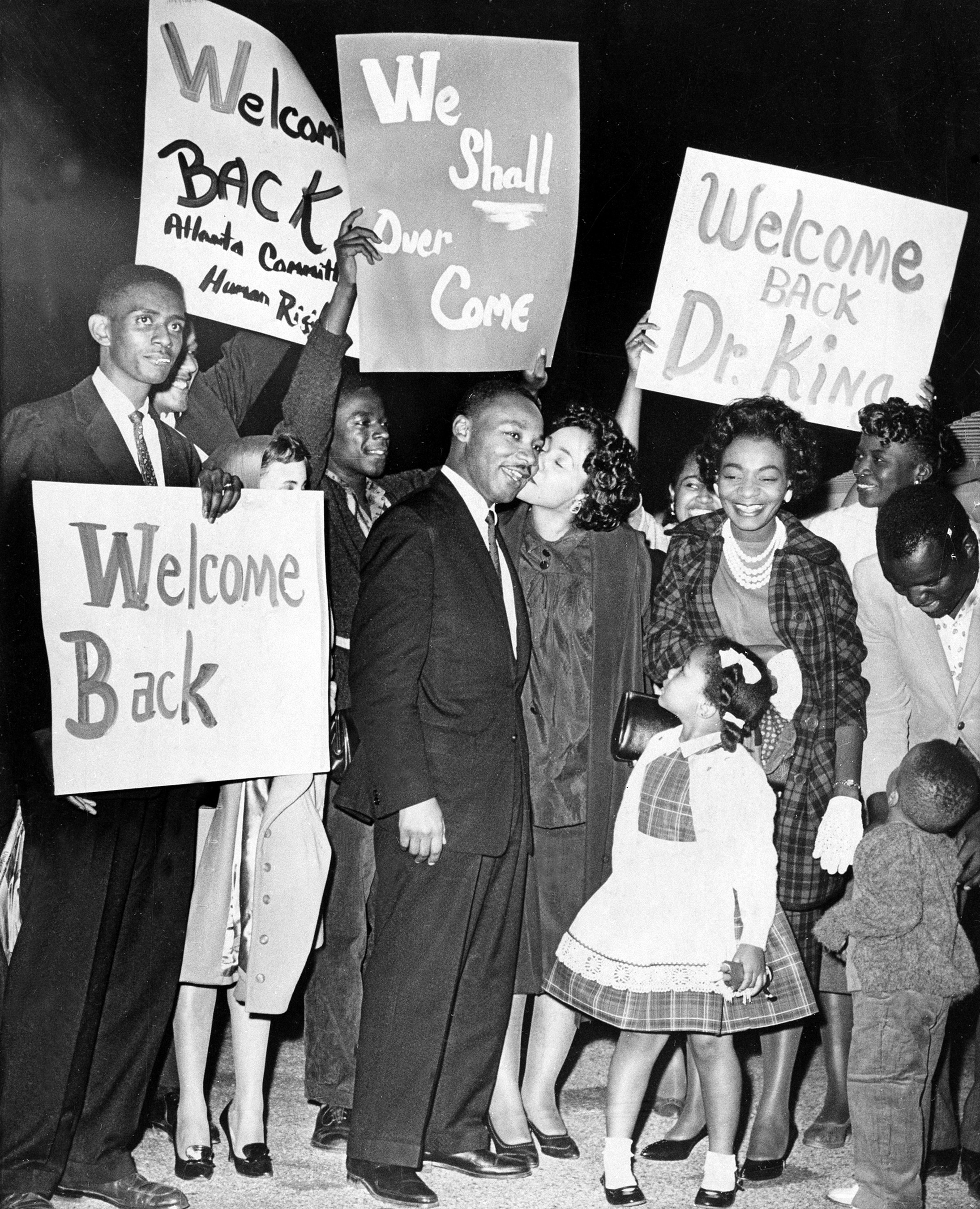 Reverend Otis Moss Jr holds a 'Welcome Back' sign as Martin Luther King Jr leaves Reidsville State Prison in Georgia on October 27, 1960 [AP Photo]