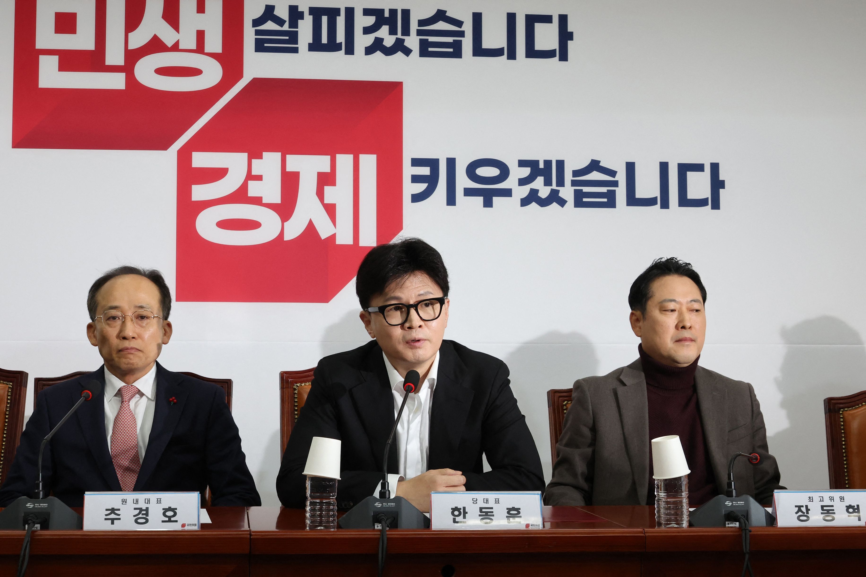 People Power Party's chief Han Dong-hoon (C) speaks