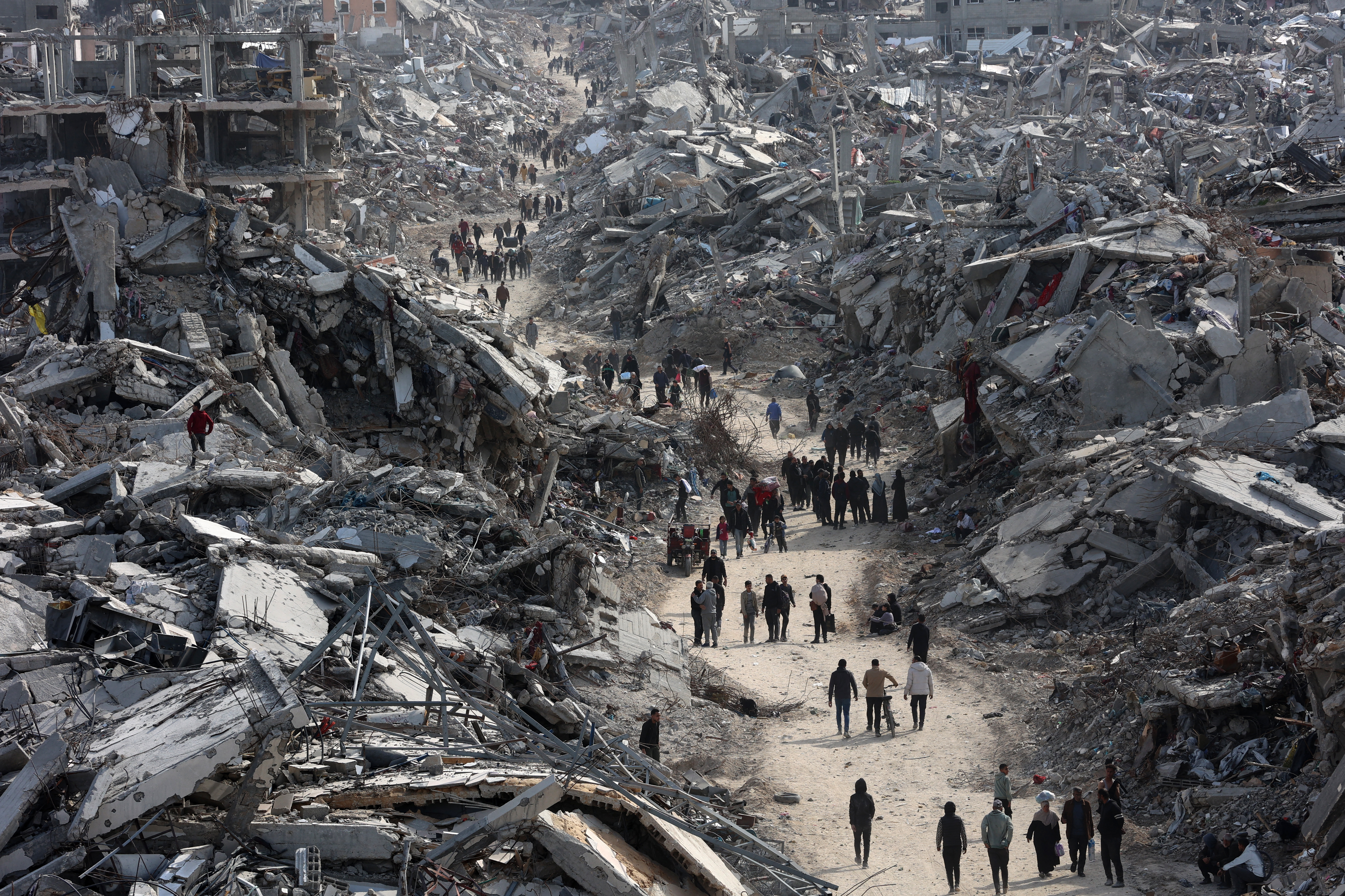 This aerial view shows displaced Palestinians returning to the war-devastated Jabalia refugee camp in the northern Gaza Strip