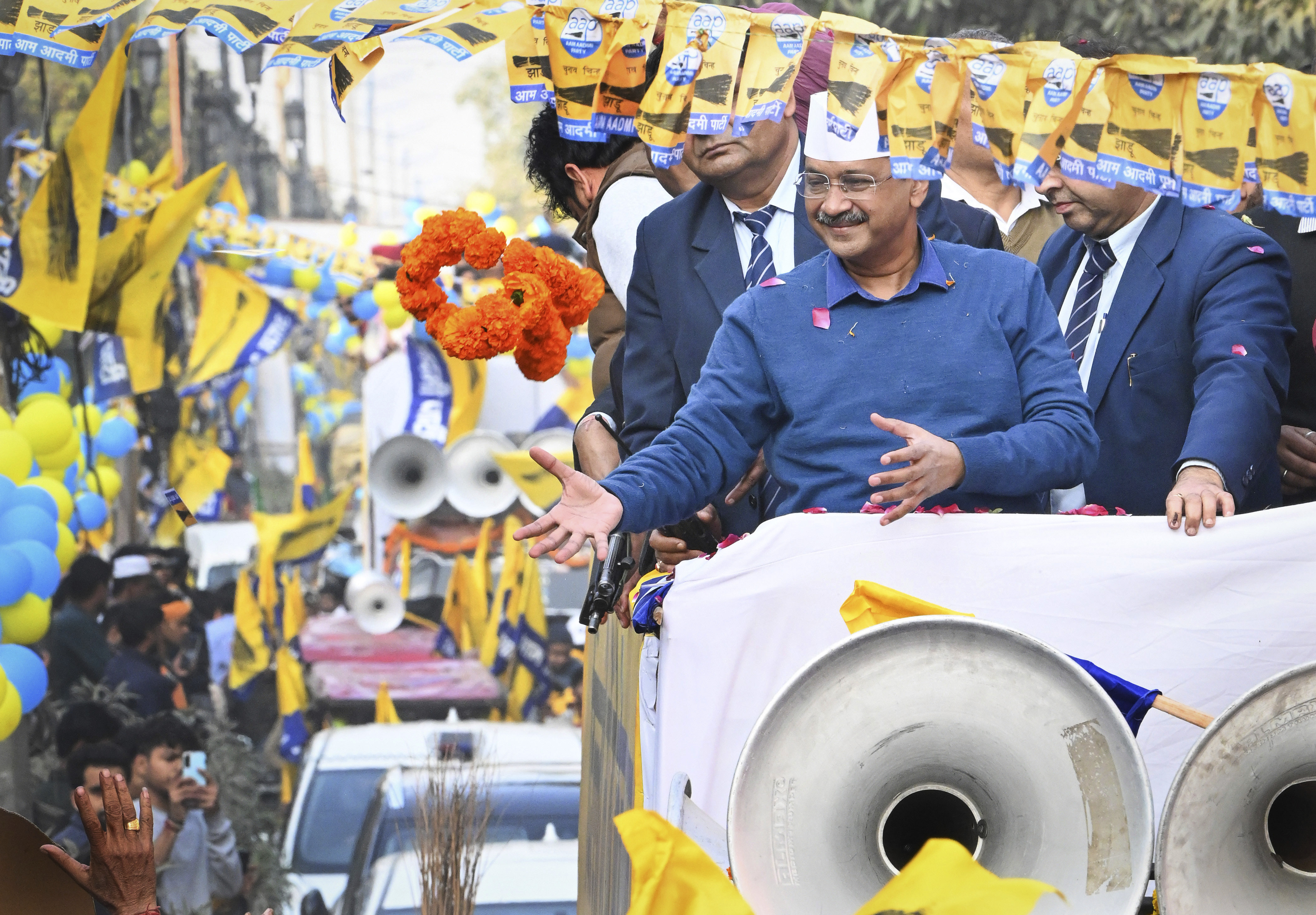 Aam Aadmi Party (AAP) national convener Arvind Kejriwal, catches a garland while campaigning for the Delhi state assembly election in New Delhi, India, on Monday, February 3, 2025 [AP Photo]