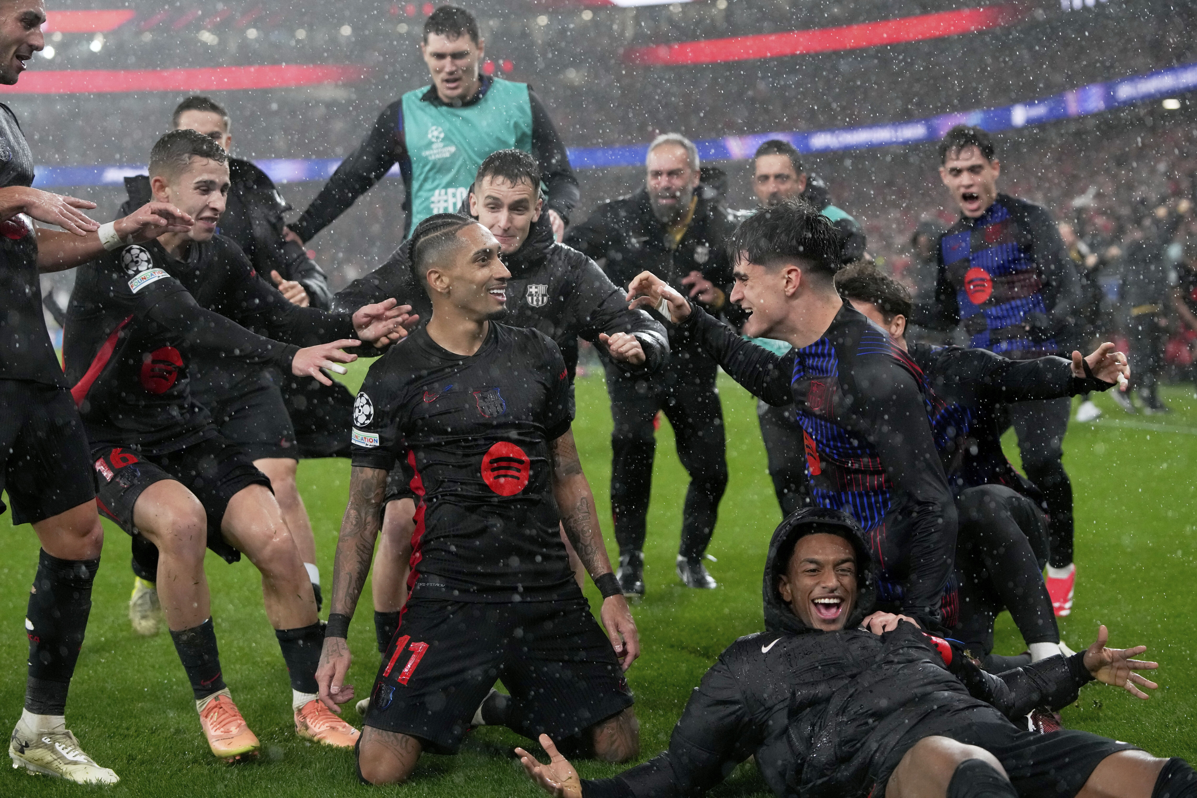 Barcelona's Raphinha celebrates his side's fifth goal during a Champions League opening phase soccer match between SL Benfica and FC Barcelona at the Luz stadium in Lisbon, Tuesday, Jan. 21, 2025. (AP Photo/Armando Franca)