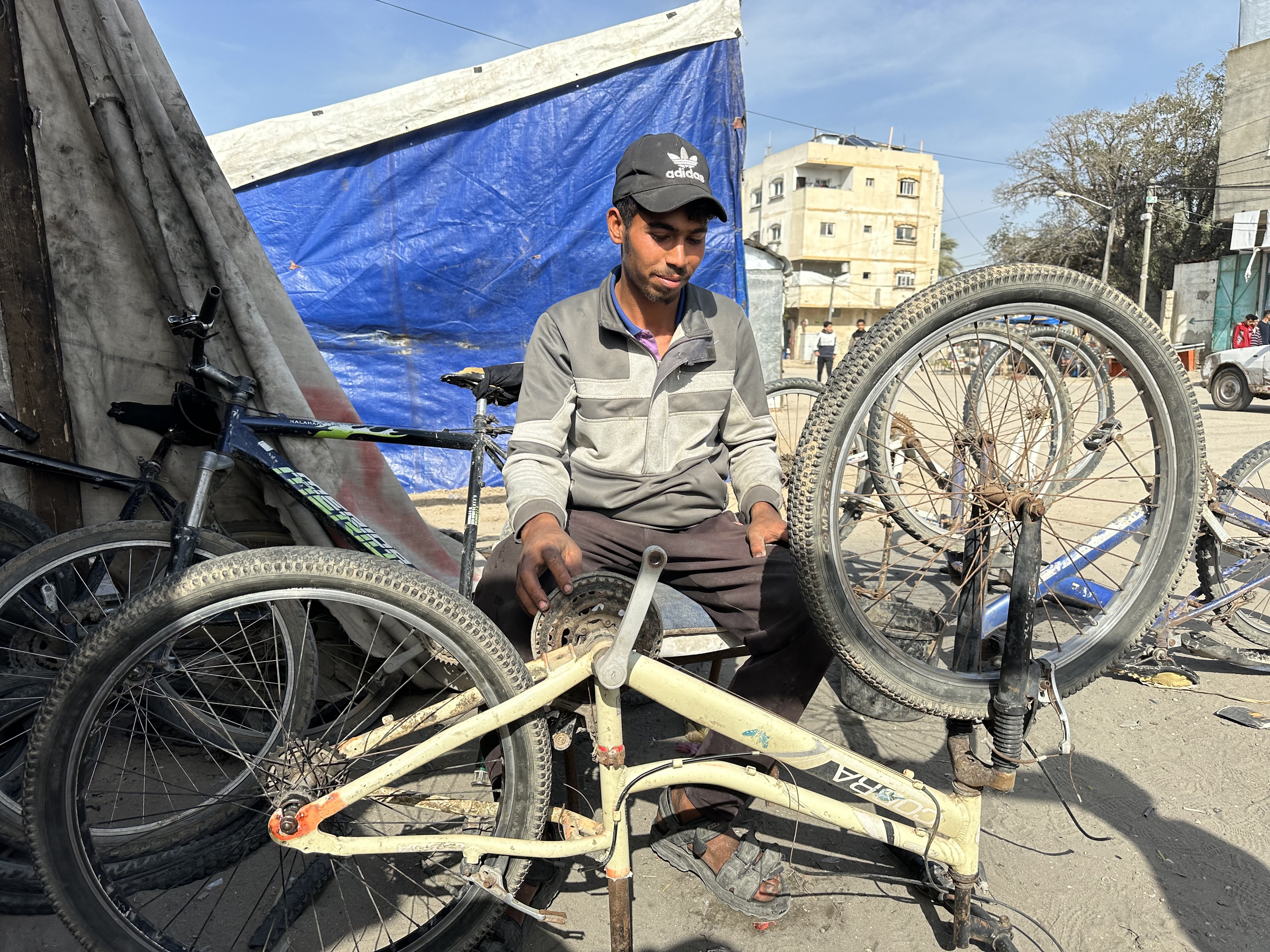 Mahmoud al-Rai says many younger Palestinians in Gaza want to leave