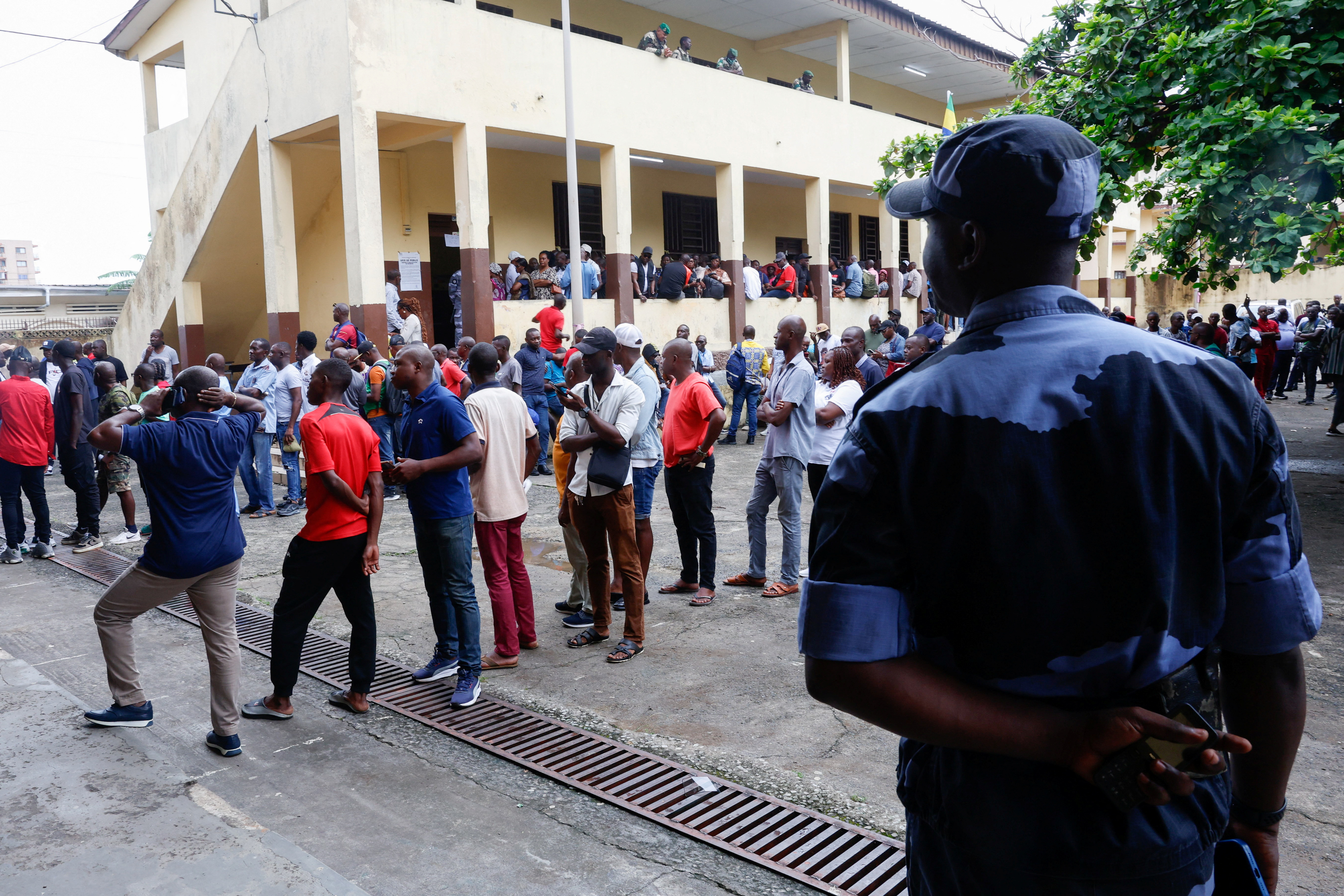People wait to cast their vote during the presidential election at a school used for a polling station in Libreville, Gabon April 12, 2025. REUTERS/Luc Gnago