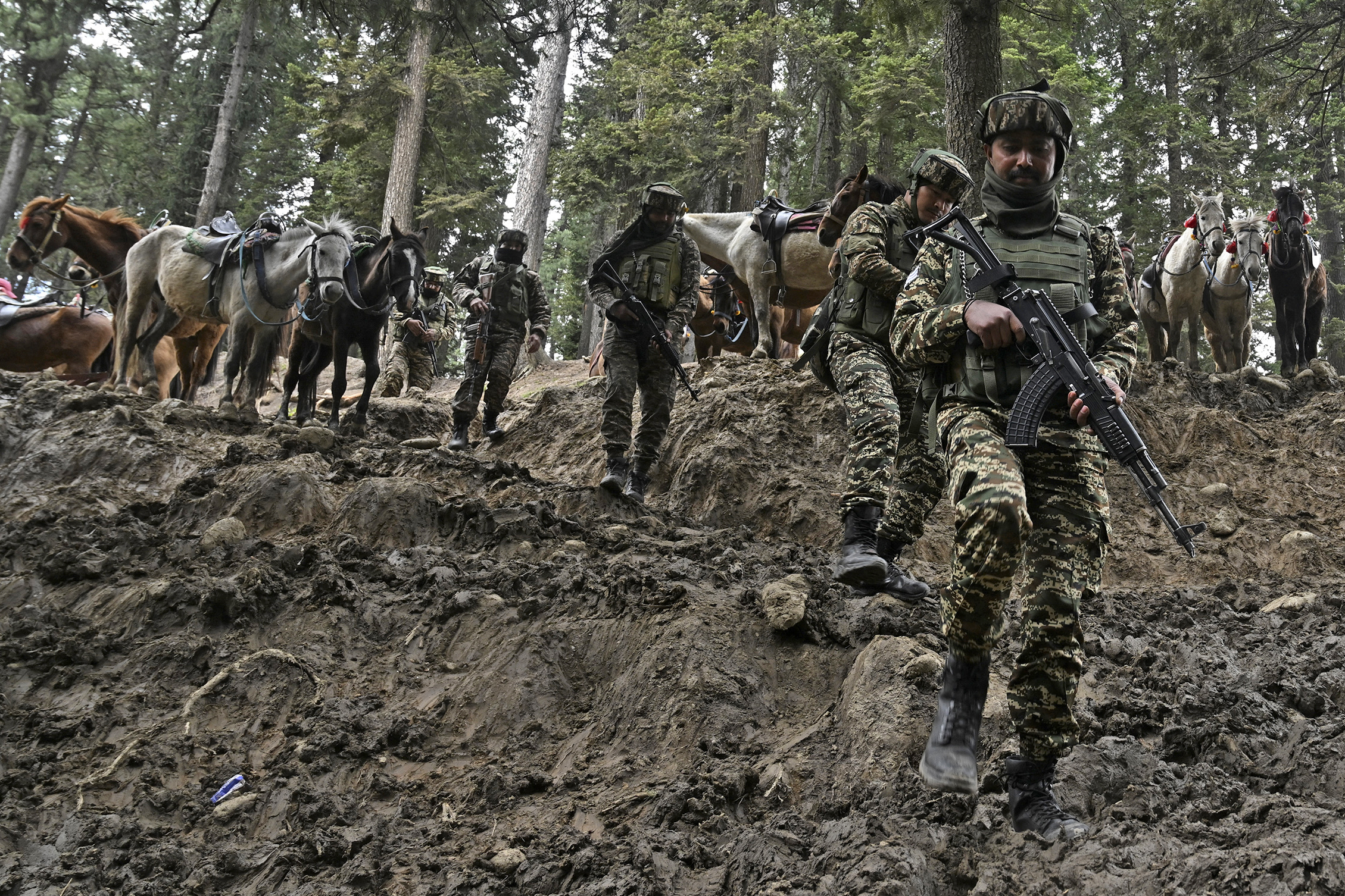 India hunts gunmen who killed 26 in Kashmir tourist hotspot