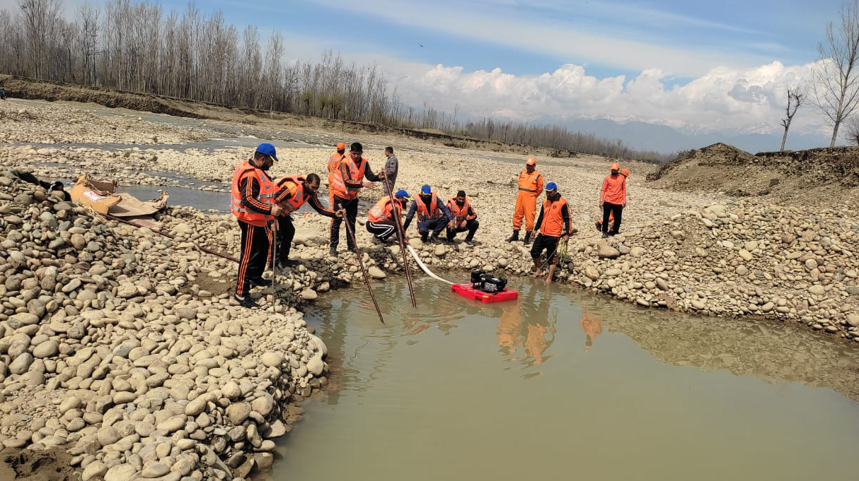 SDRF and police personnel search for the bodies of three missing Gujjar men in the Vaishow Canal in Kulgam, Kashmir. Photo special arrangement.