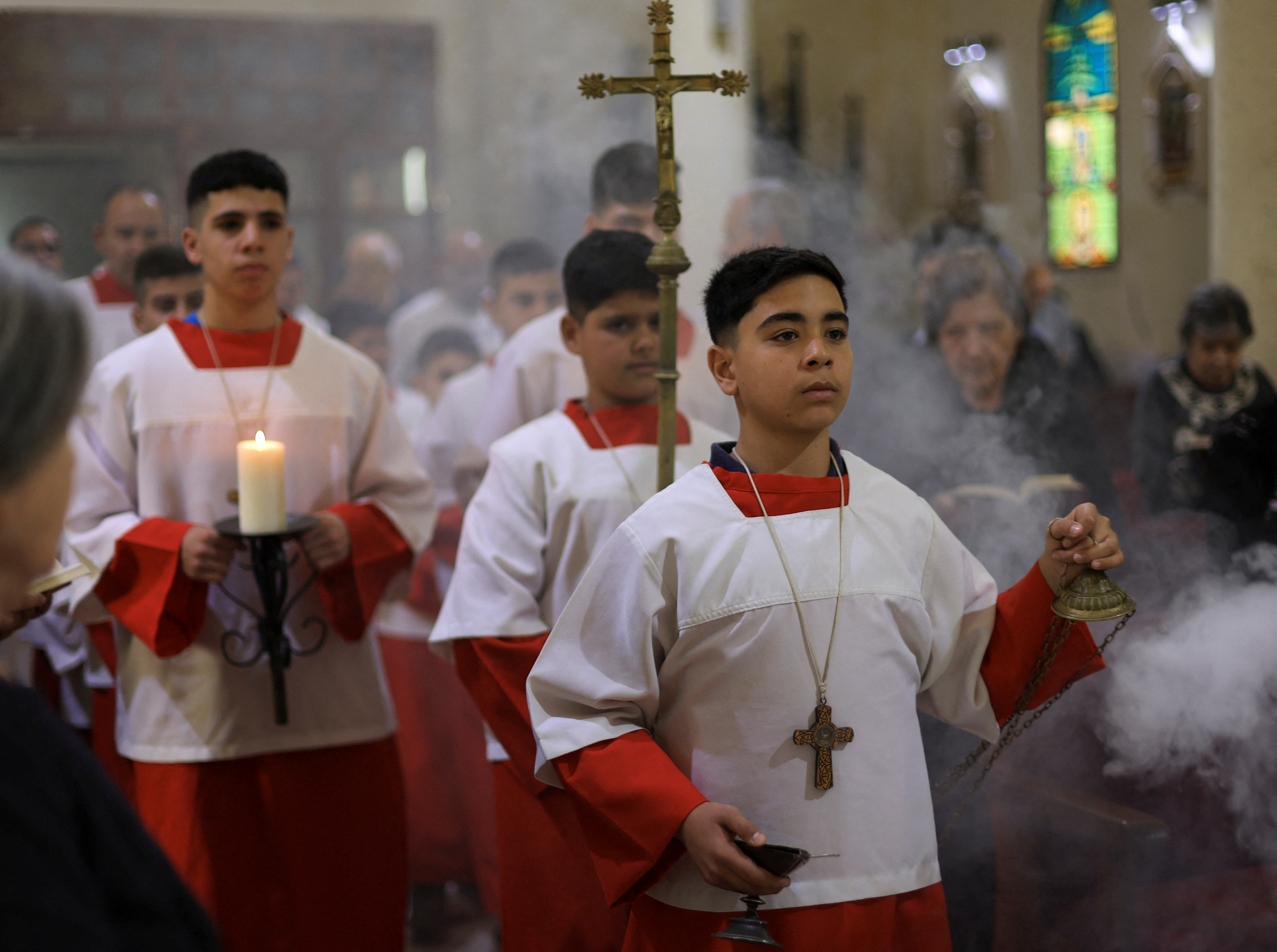 Palestinian Christians attend a Mass at the Holy Family Church after the death of Pope Francis was announced by the Vatican, in Gaza City, April 21, 2025. REUTERS/Dawoud Abu Alkas