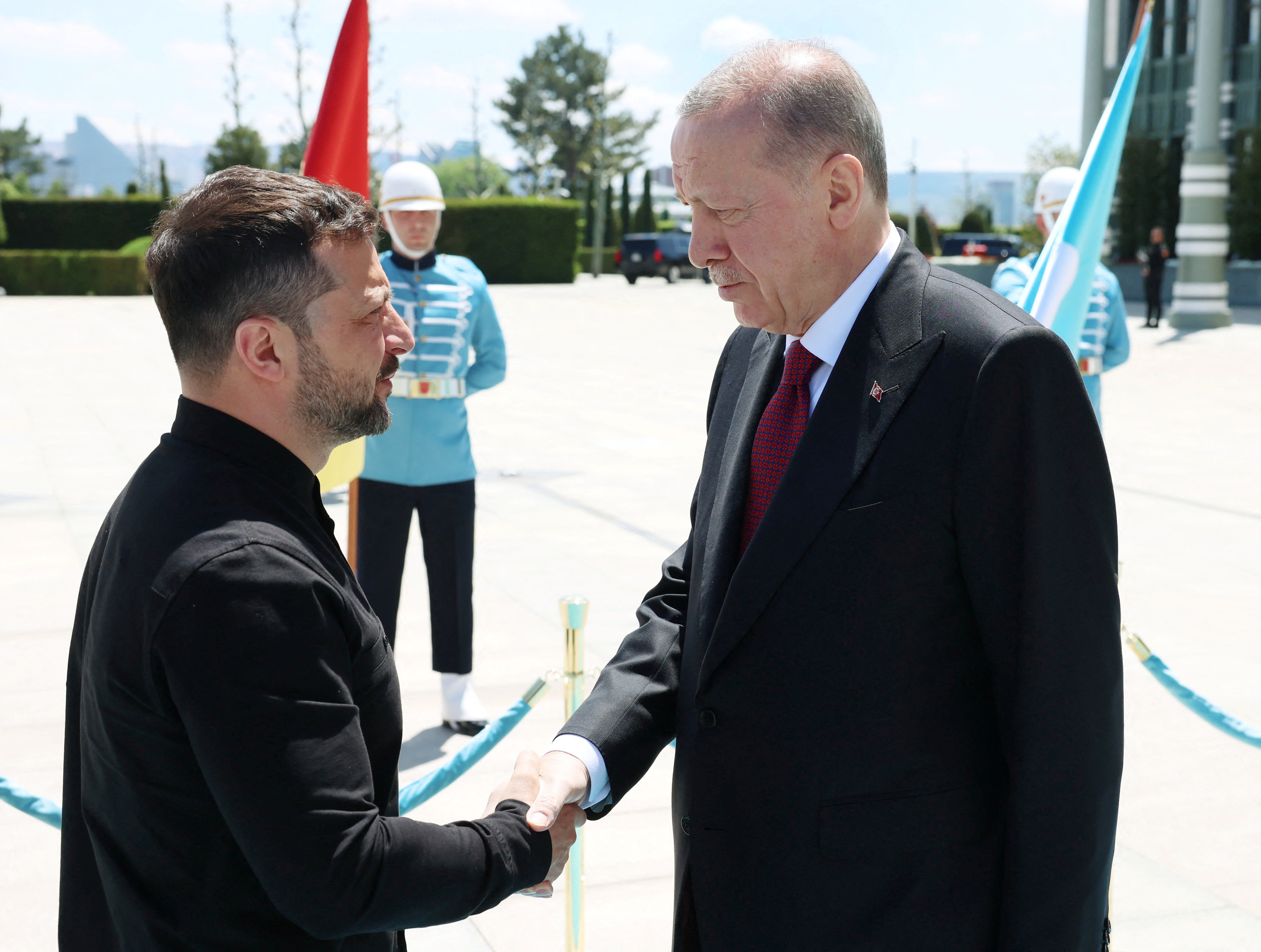 Turkey's President Tayyip Erdogan welcomes Ukrainian President Volodymyr Zelenskiy at the Presidential Palace in Ankara, Turkey, May 15, 2025. Murat Kula/Turkish Presidential Press Office/Handout via REUTERS THIS IMAGE HAS BEEN SUPPLIED BY A THIRD PARTY. NO RESALES. NO ARCHIVES