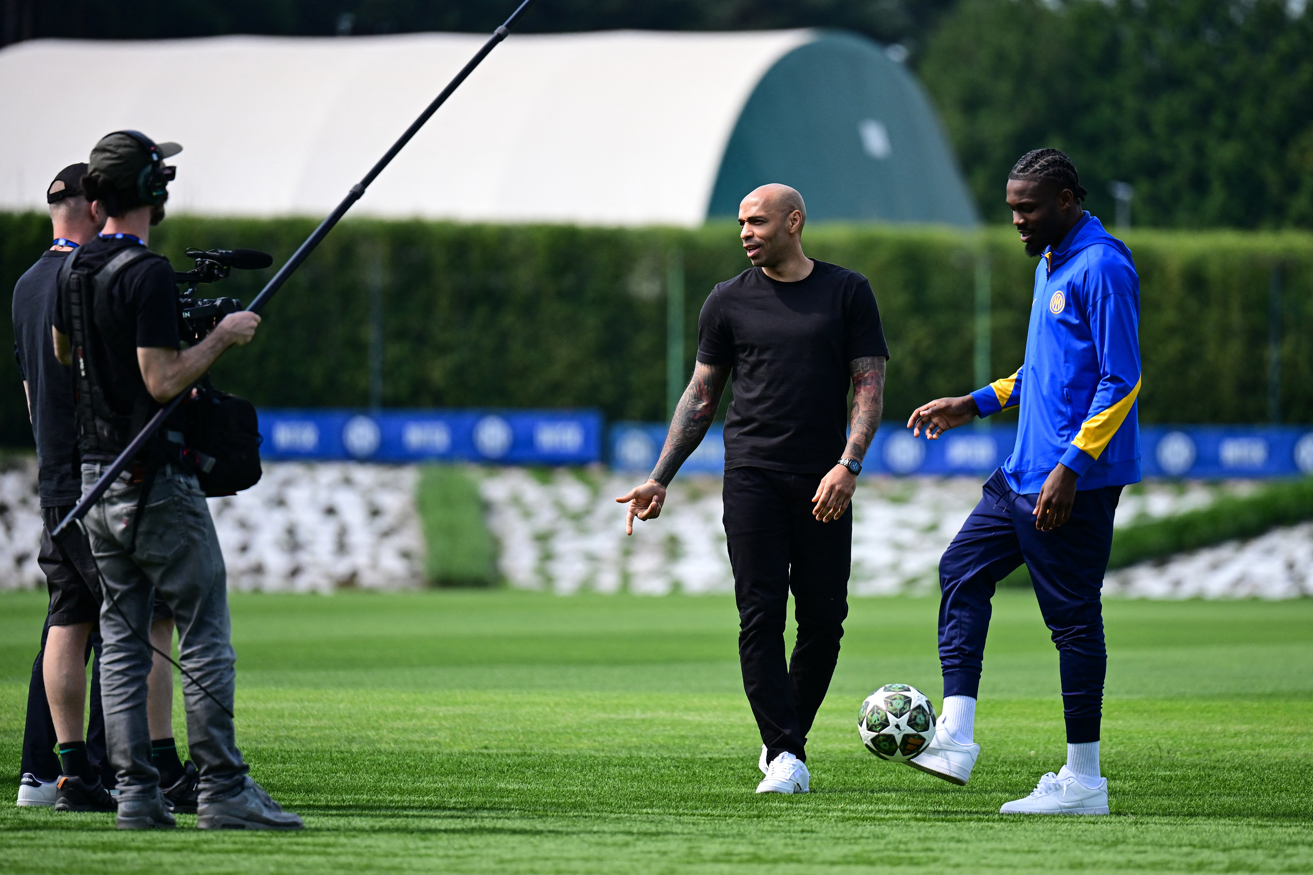 Retired star football player Thierry Henry, second right, in an interview with Inter Milan’s French forward Marcus Thuram, right, as part of the club’s media day on May 26, 2025 in Italy before the final