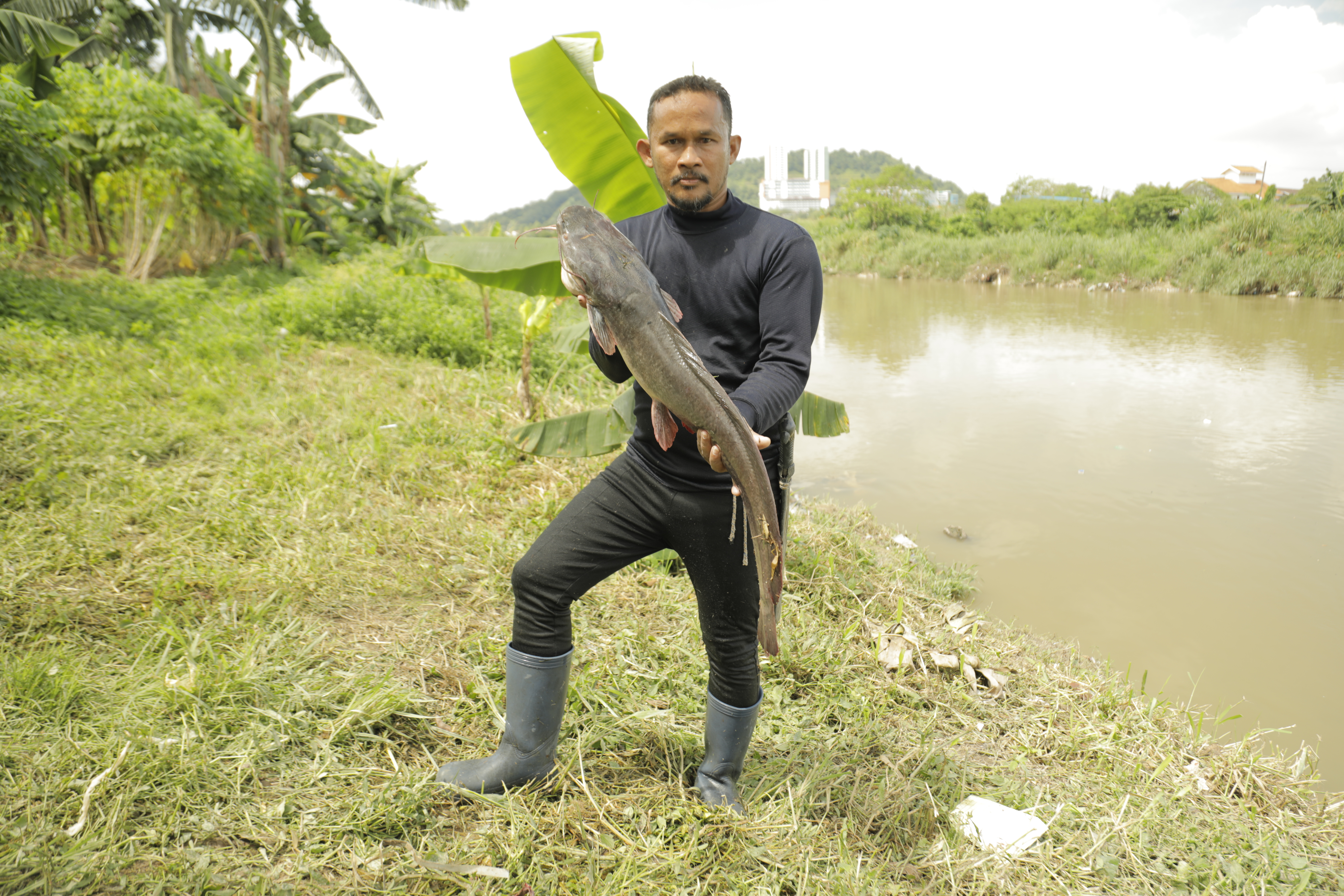Man holding a large fish.