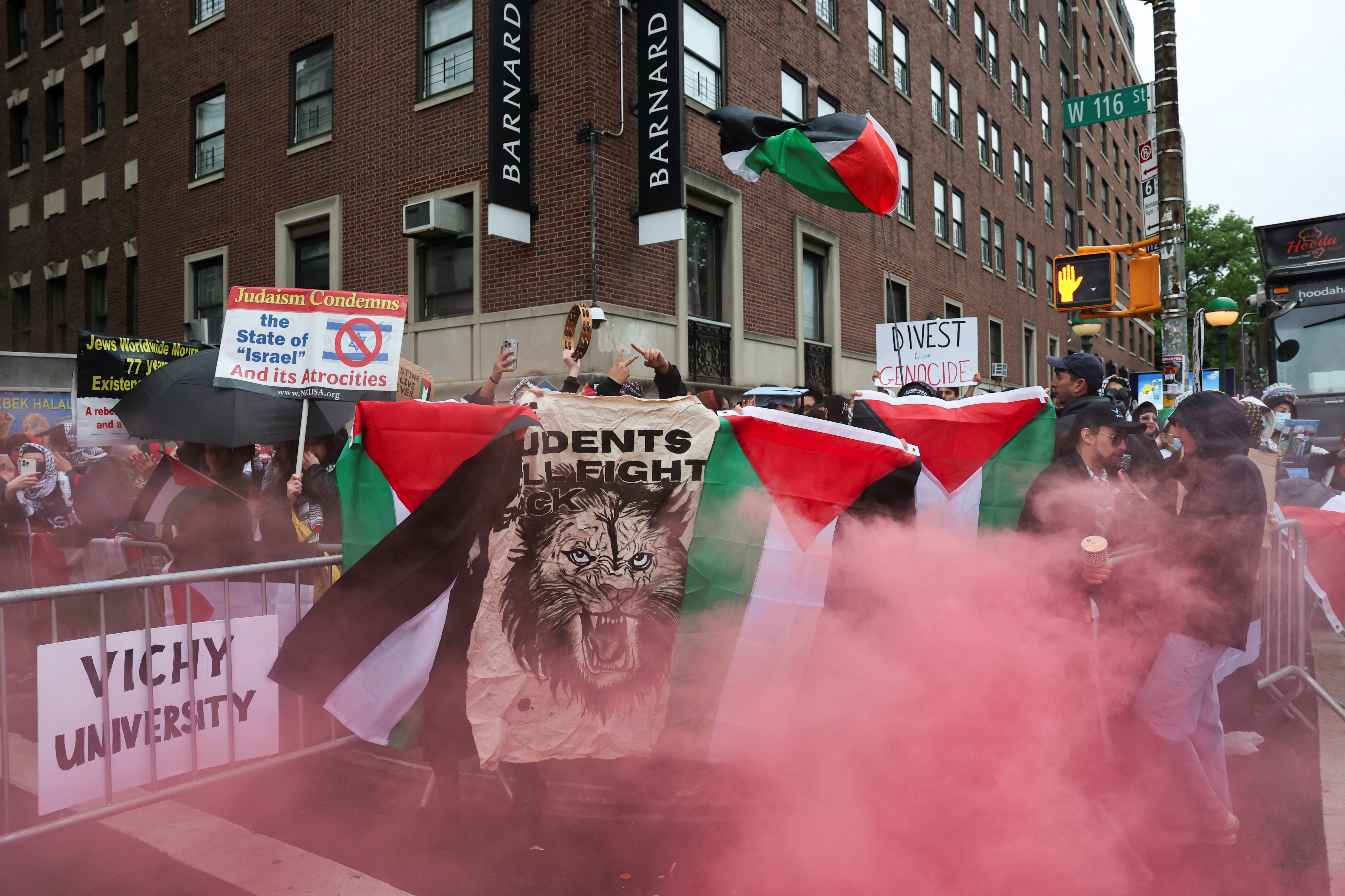 Pro-Palestinian protesters demonstrate outside the main campus of Columbia University during the commencement ceremony in Manhattan in New York City, U.S., May 21, 2025. REUTERS/Jeenah Moon