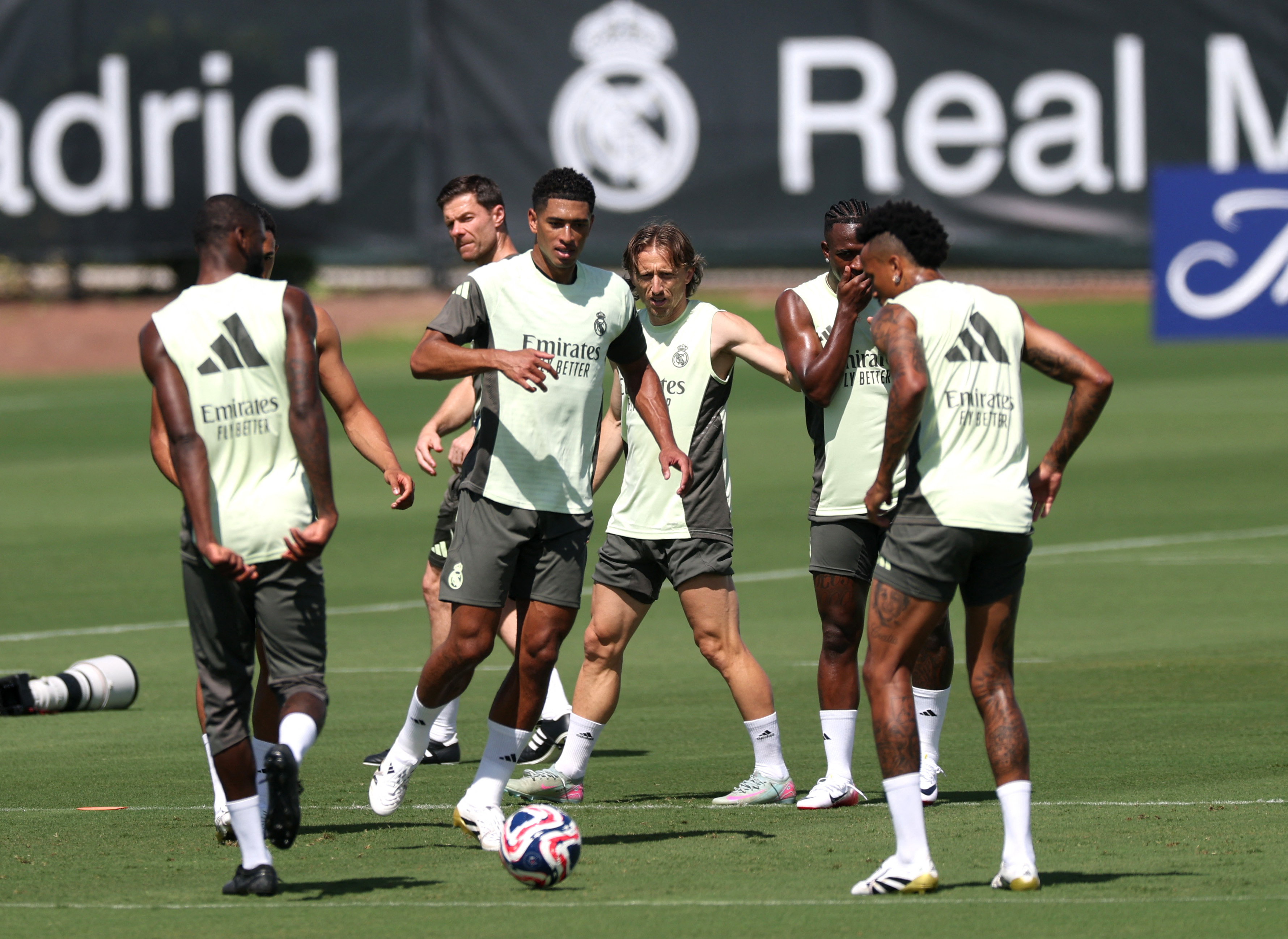 New Real Madrid coach Xabi Alonso, second left, watches on as Jude Bellingham, Luka Modric, Vinicius Junior and Eder Militao train ahead of his first match in charge