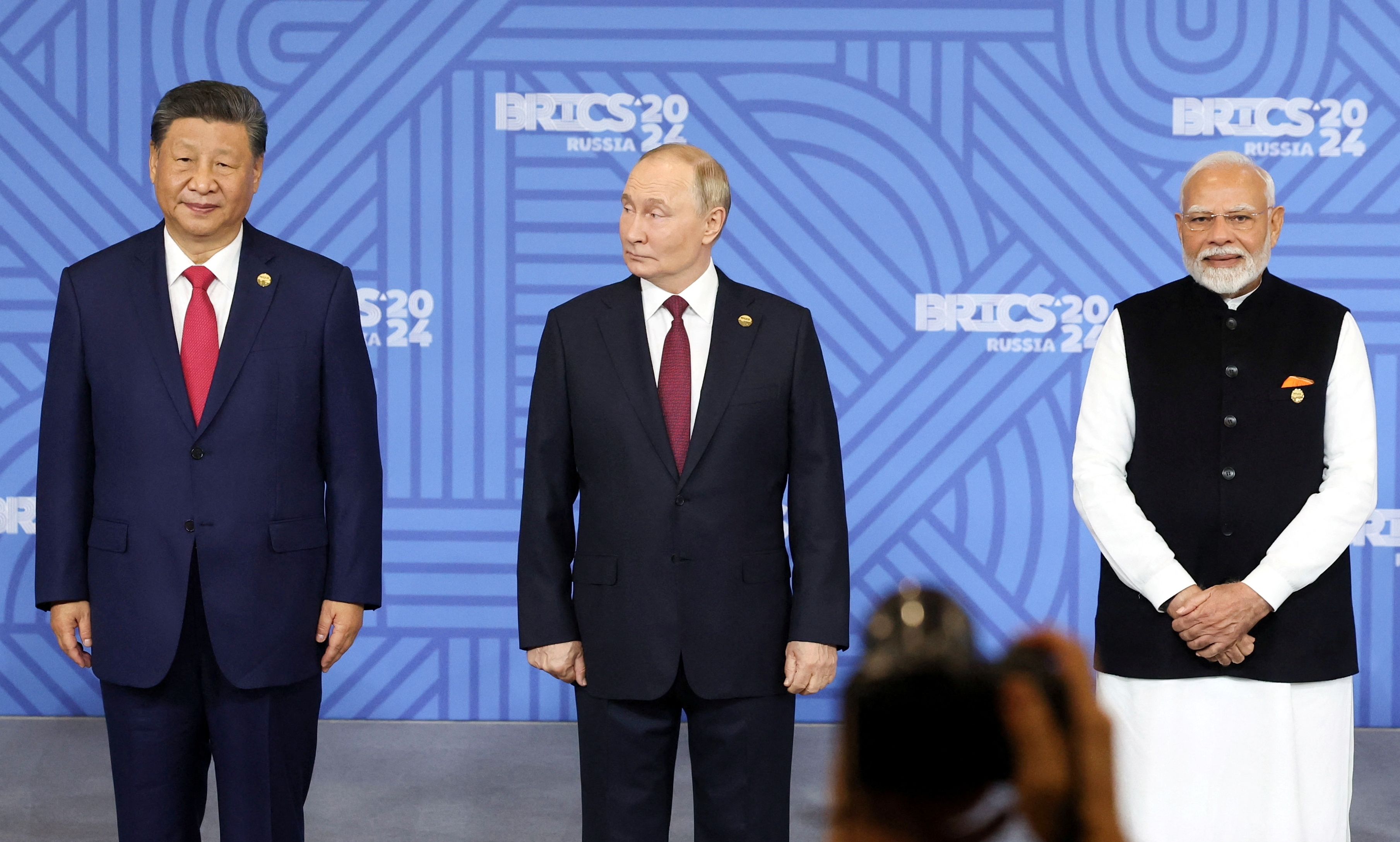Chinese President Xi Jinping, Russian President Vladimir Putin and Indian Prime Minister Narendra Modi take part in a photo ceremony.