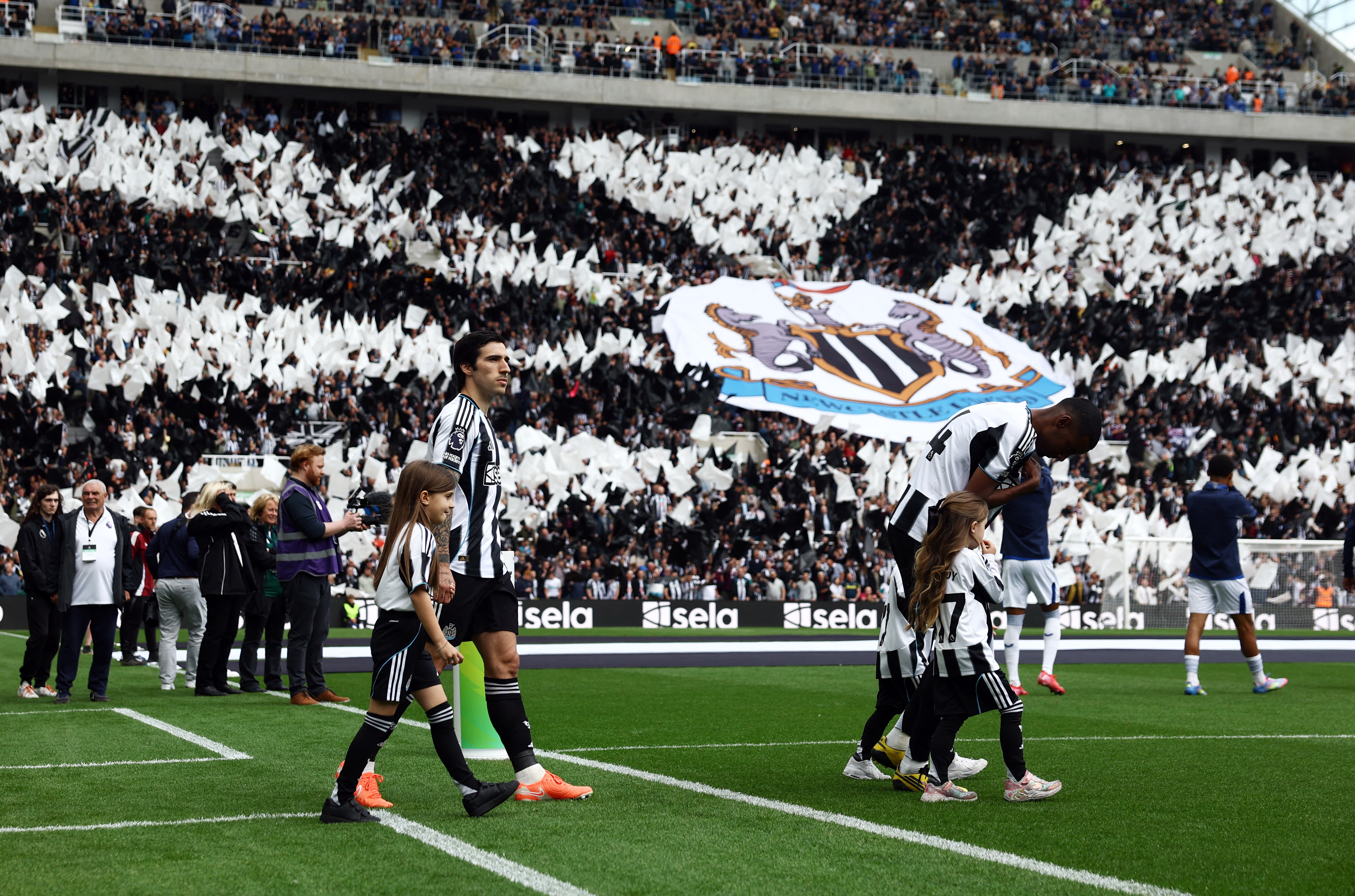 Newcastle United’s Sandro Tonali and Alexander Isak walk onto the pitch before the Everton match to end last season – the last game Isak played for the club