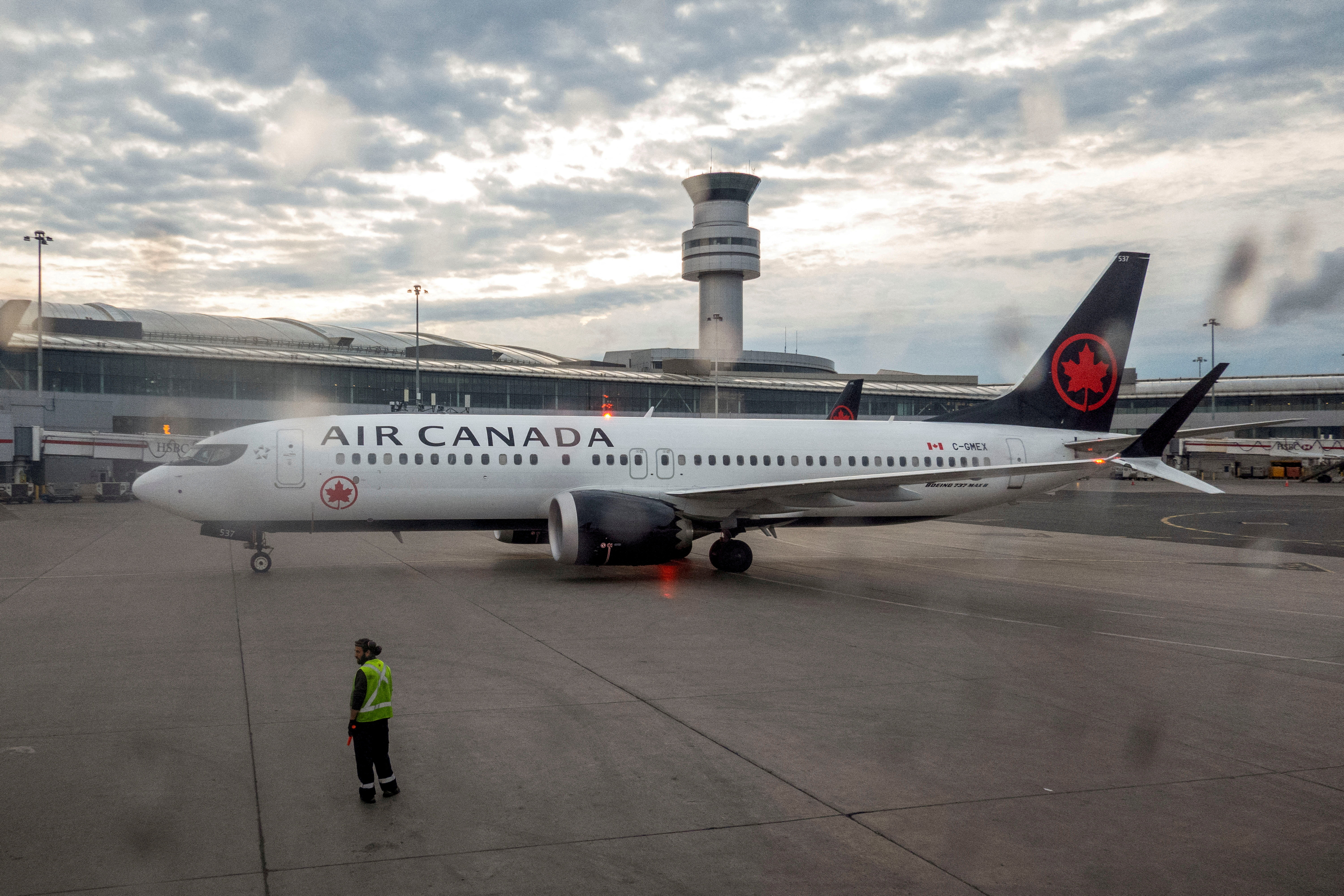 FILE PHOTO: An Air Canada plane taxis at Pearson International Airport in Toronto, Ontario, Canada May 16, 2022. REUTERS/Carlos Osorio/File Photo