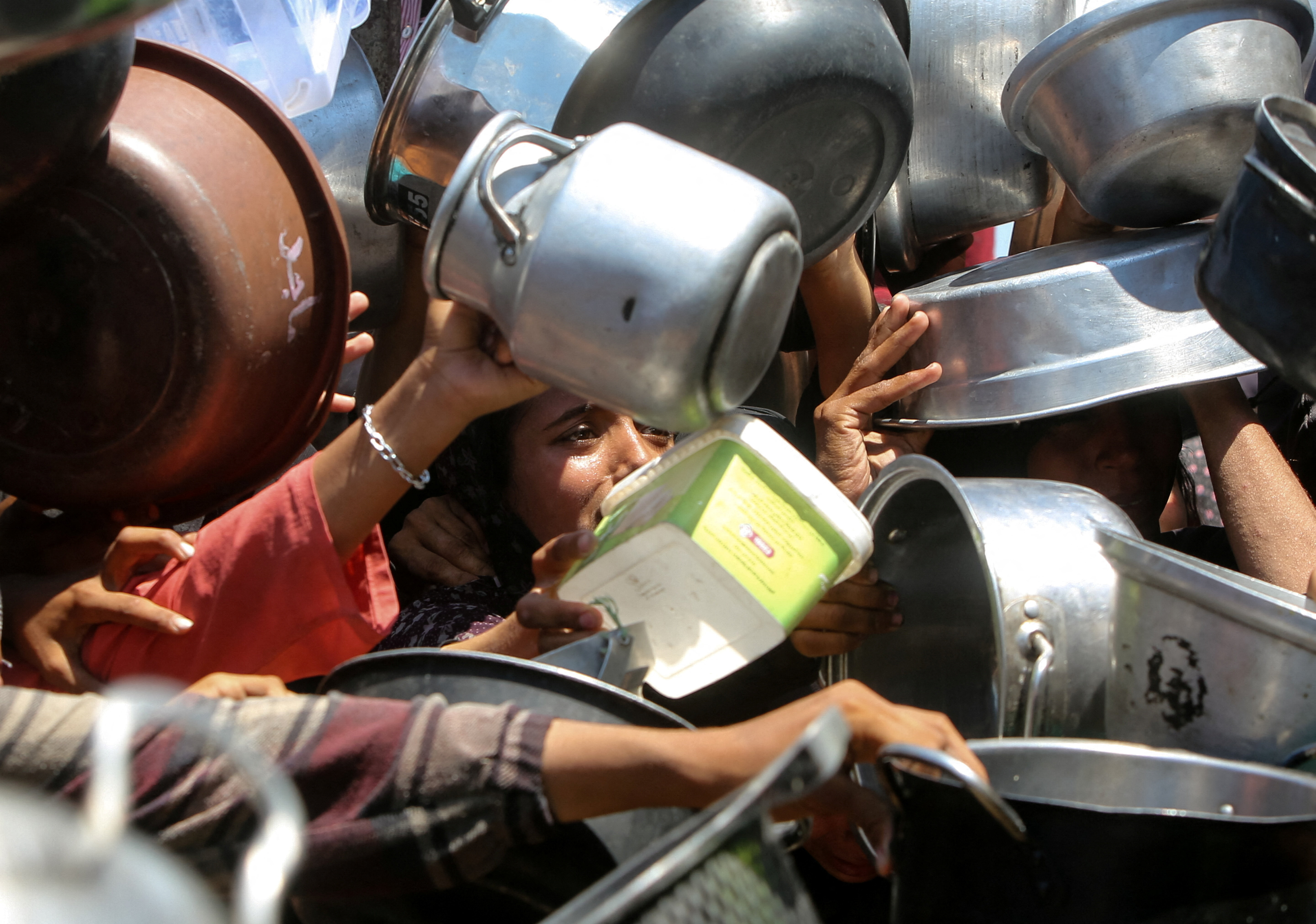 Palestinians wait to receive food from a charity kitchen, amid a hunger crisis, in Khan Younis, southern Gaza Strip, August 4, 2025. REUTERS/Hatem Khaled