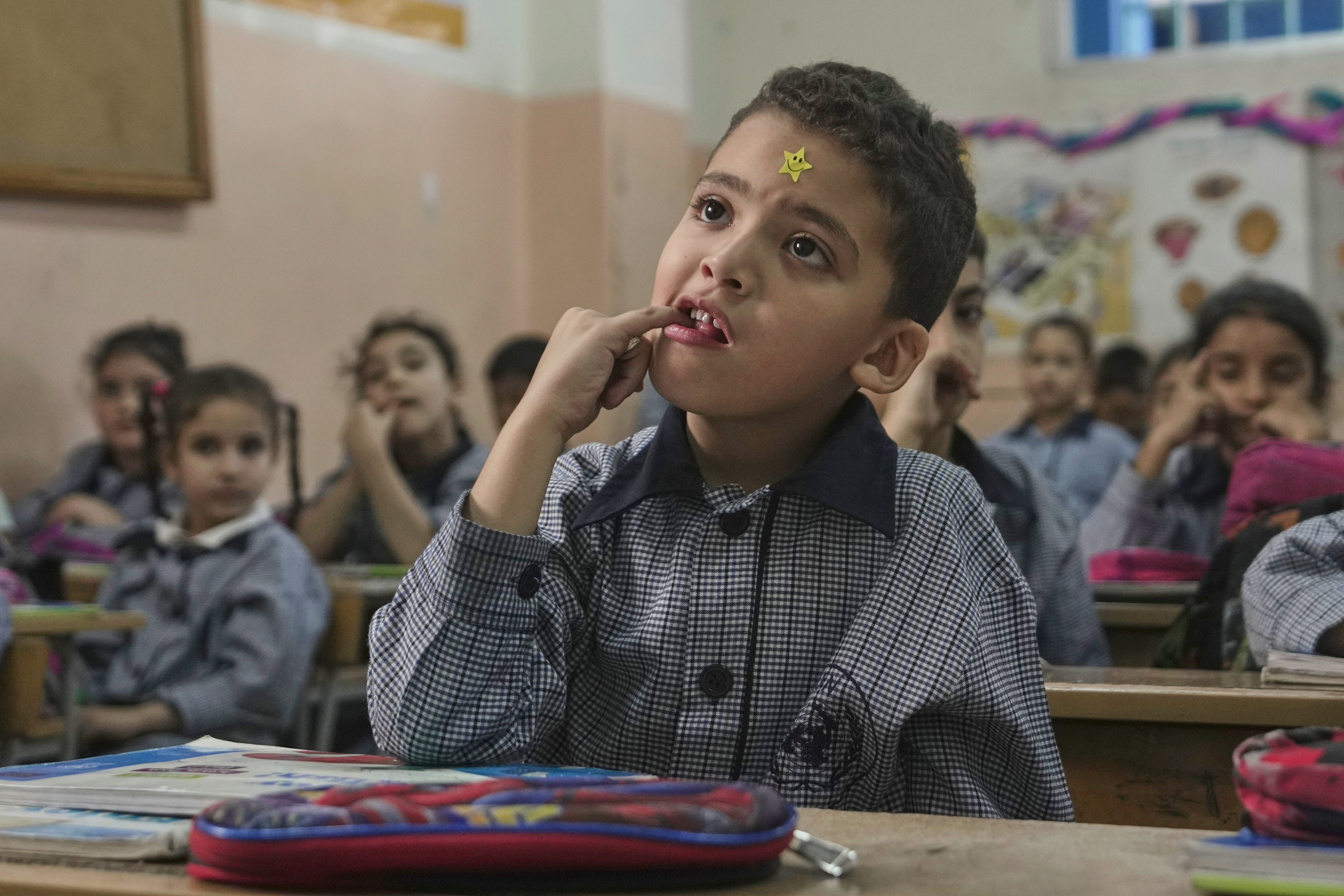 A child sits in an UNRWA-run English class