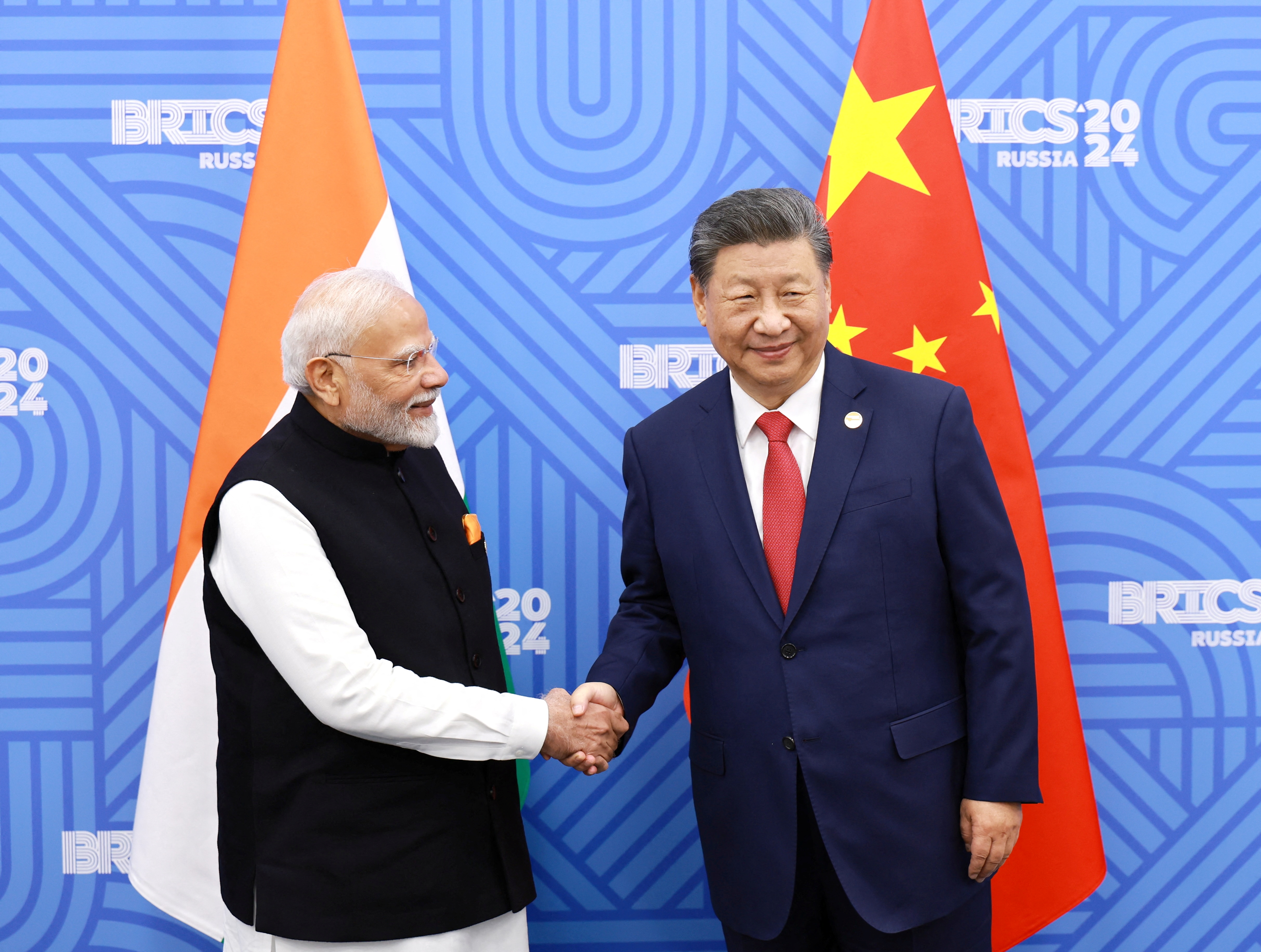 Chinese President Xi Jinping and India Prime Minister Narendra Modi in Kazan, Russia