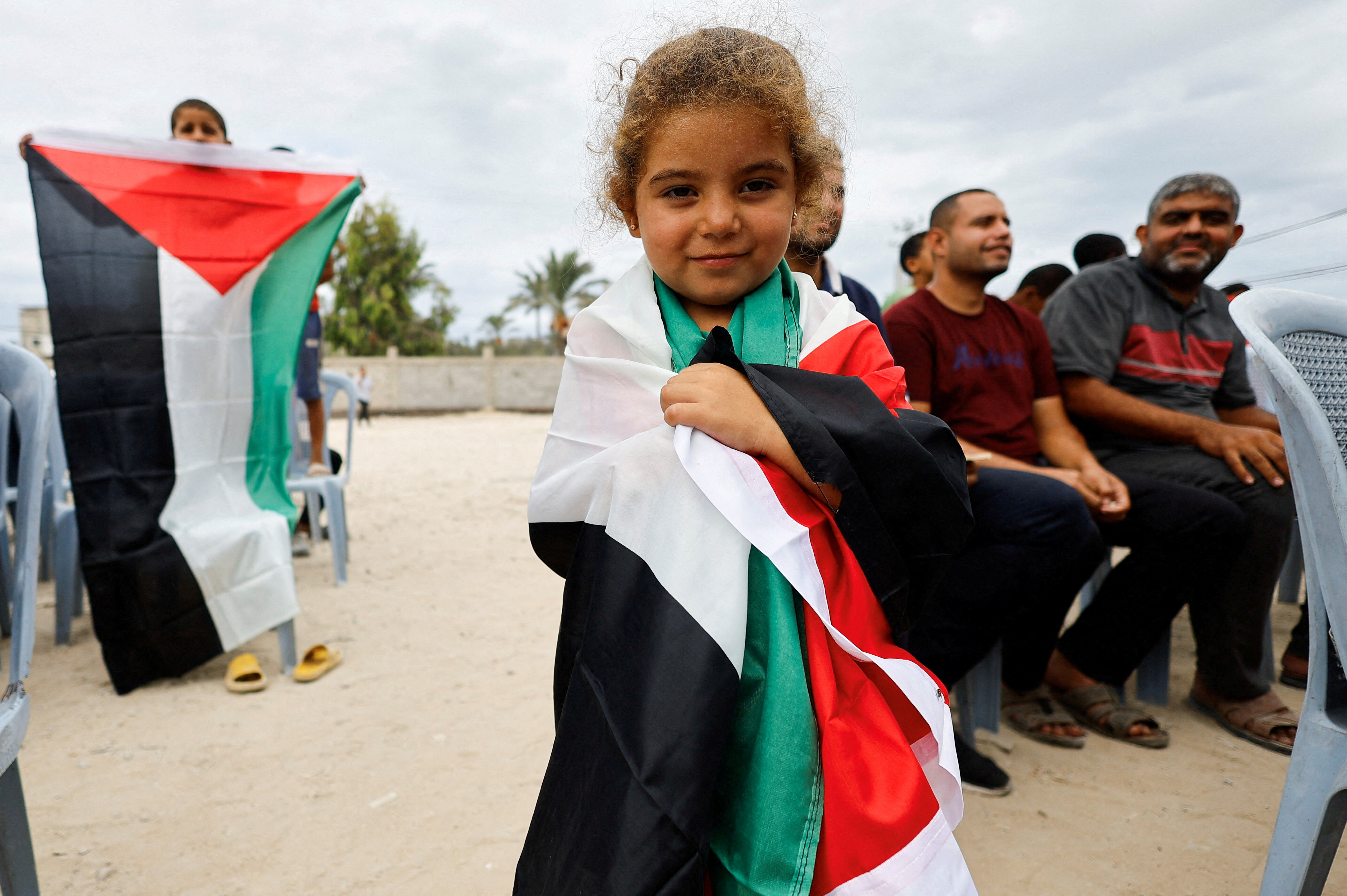 Gaza residents flood streets in hope of ending prolonged war