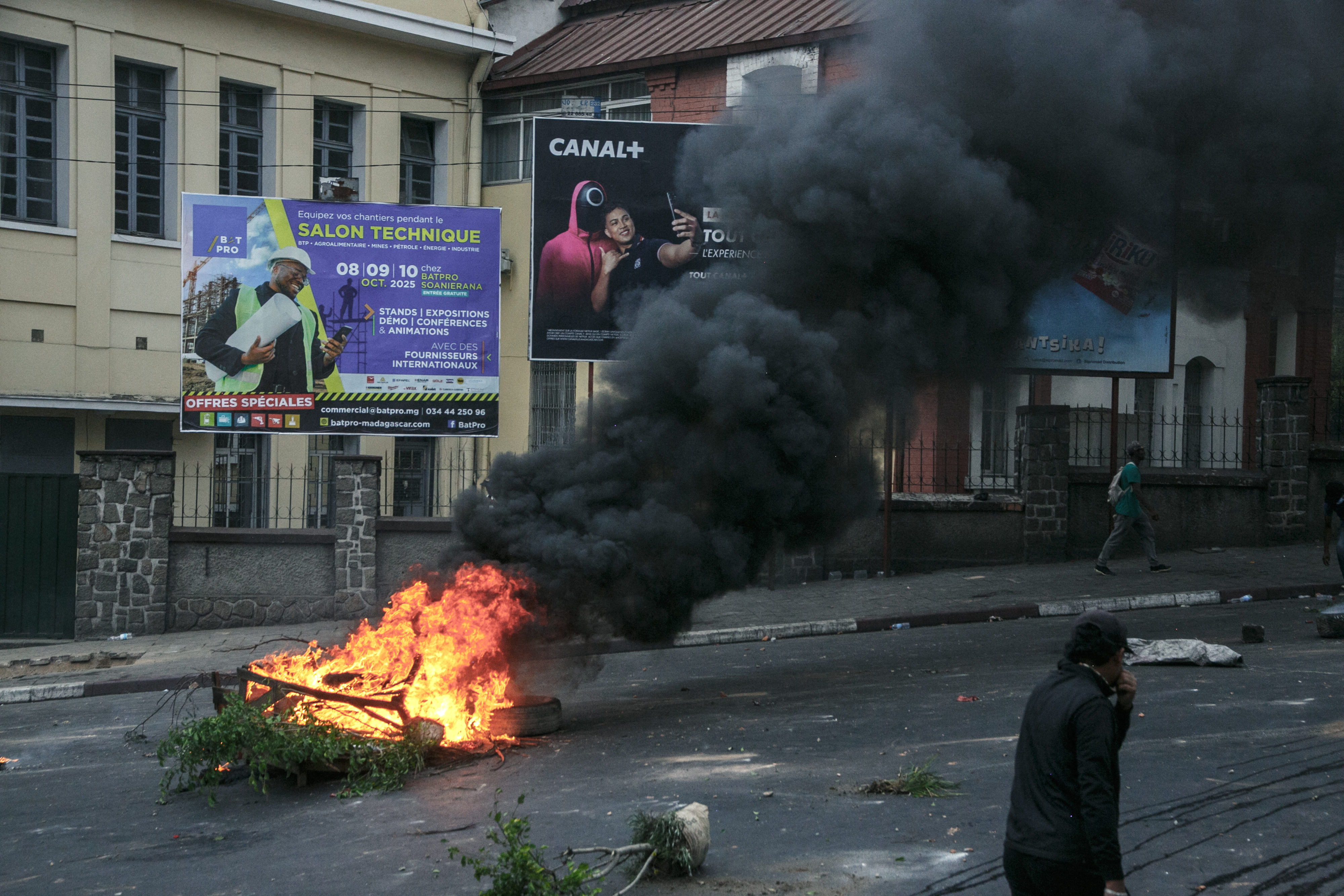 Madagascar protesters return to streets despite move to dissolve government