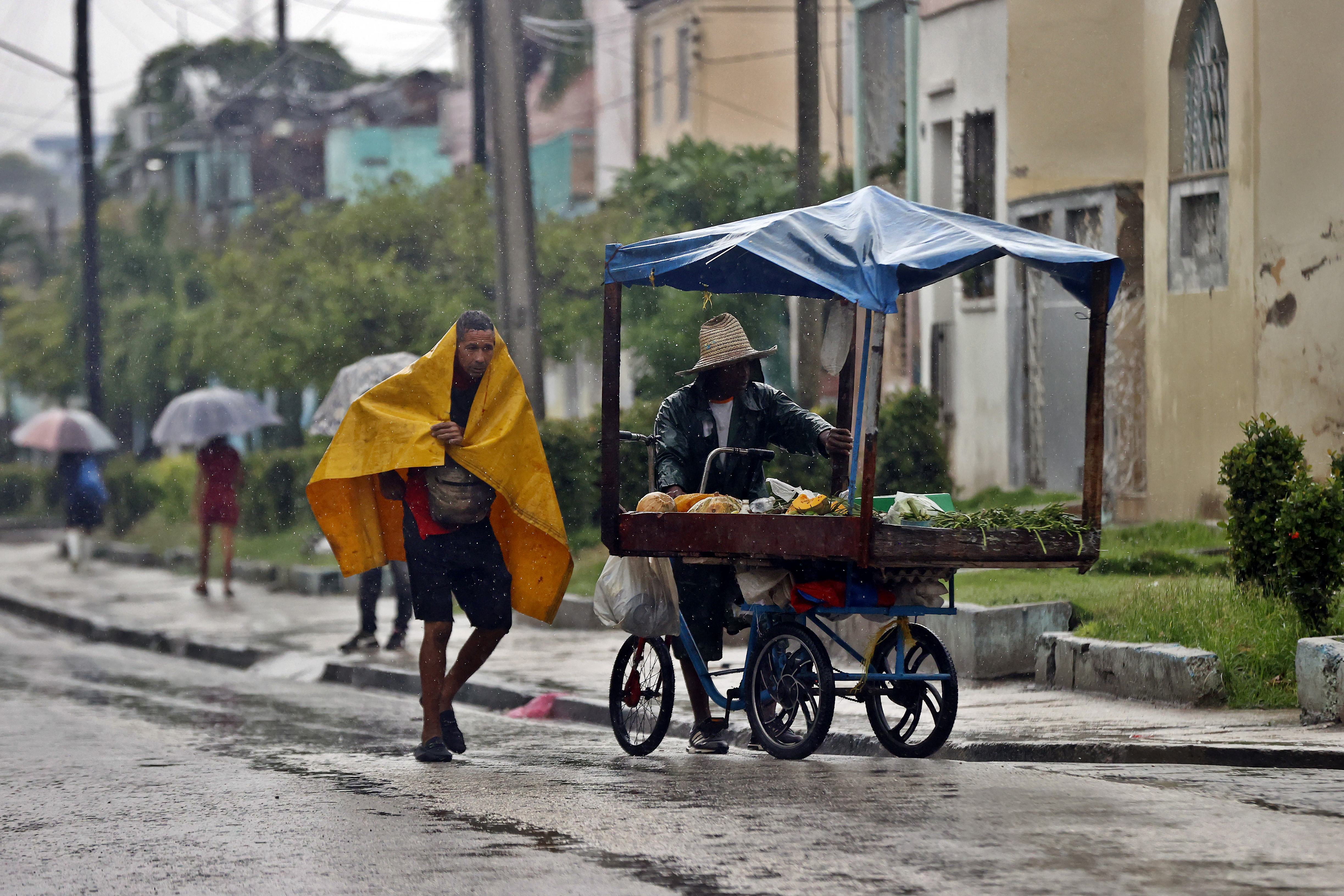 epa12488824 People shelter from the rain in Santiago de Cuba, Cuba, 28 October 2025. Cuba's Institute of Meteorology (Insmet) predicts that Melissa will hit the eastern tip of the island as an 'extremely dangerous' hurricane, predicting a category 4 (out of 5) on the Saffir-Simpson scale. EPA/Ernesto Mastrascusa