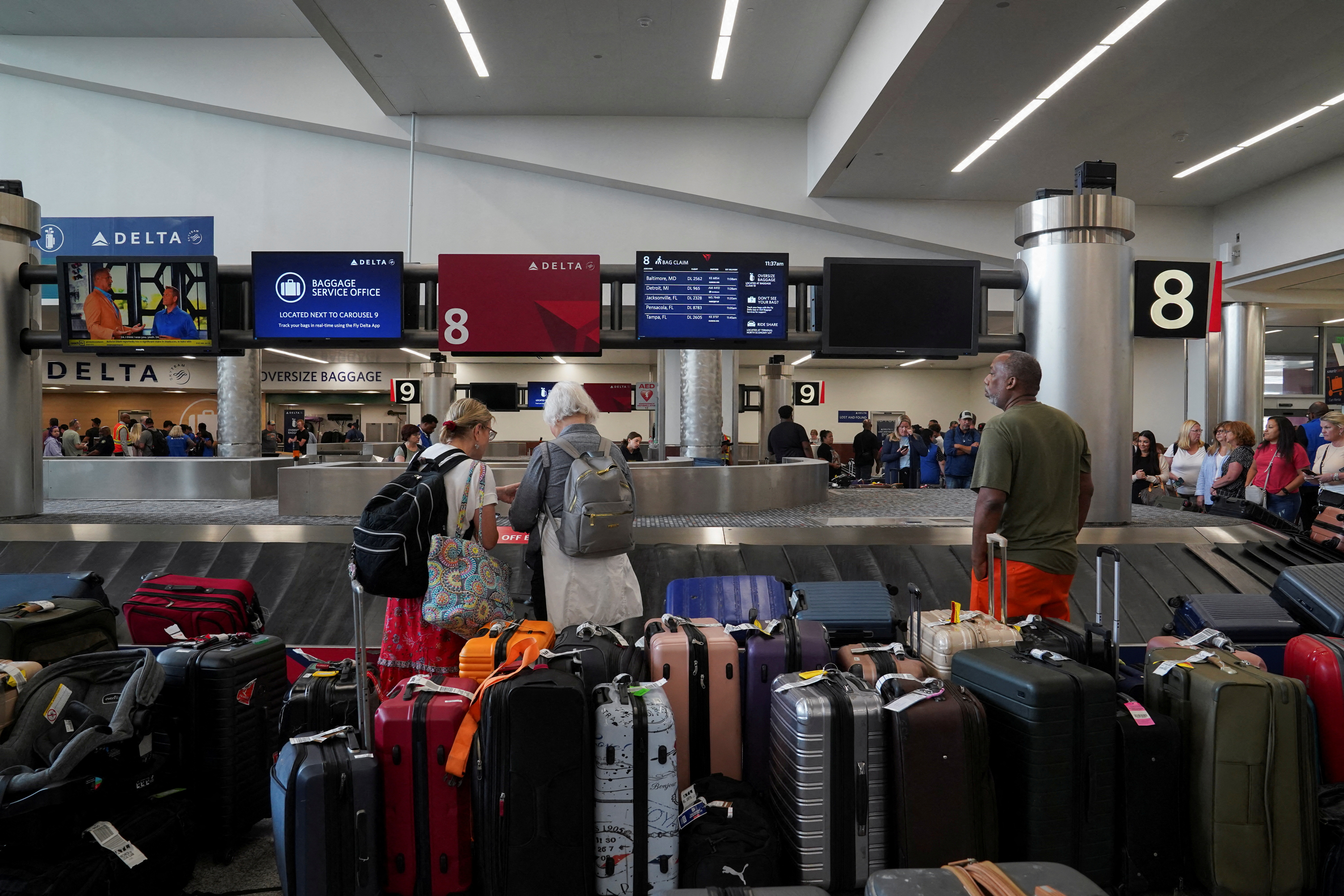 Airlines stocks still continue to dip despite news of the plan’s change as the industry recovers from cancellations and delays driven by the longest government shutdown in US history [File: Megan Varner/Reuters]
