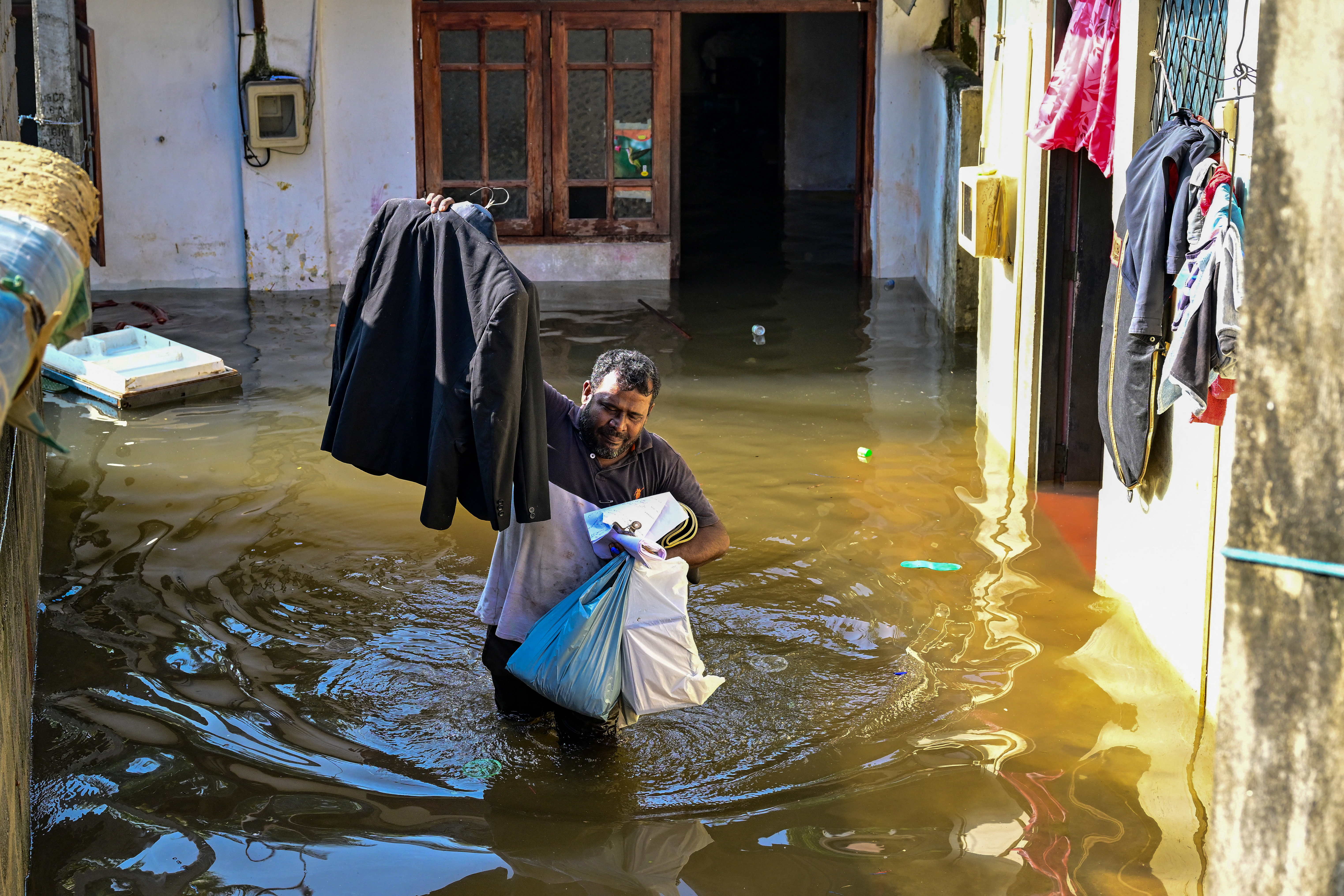 Over 25,000 homes destroyed, 147,000 displaced, as Sri Lanka faces its deadliest flood since 2017, impacting Colombo.