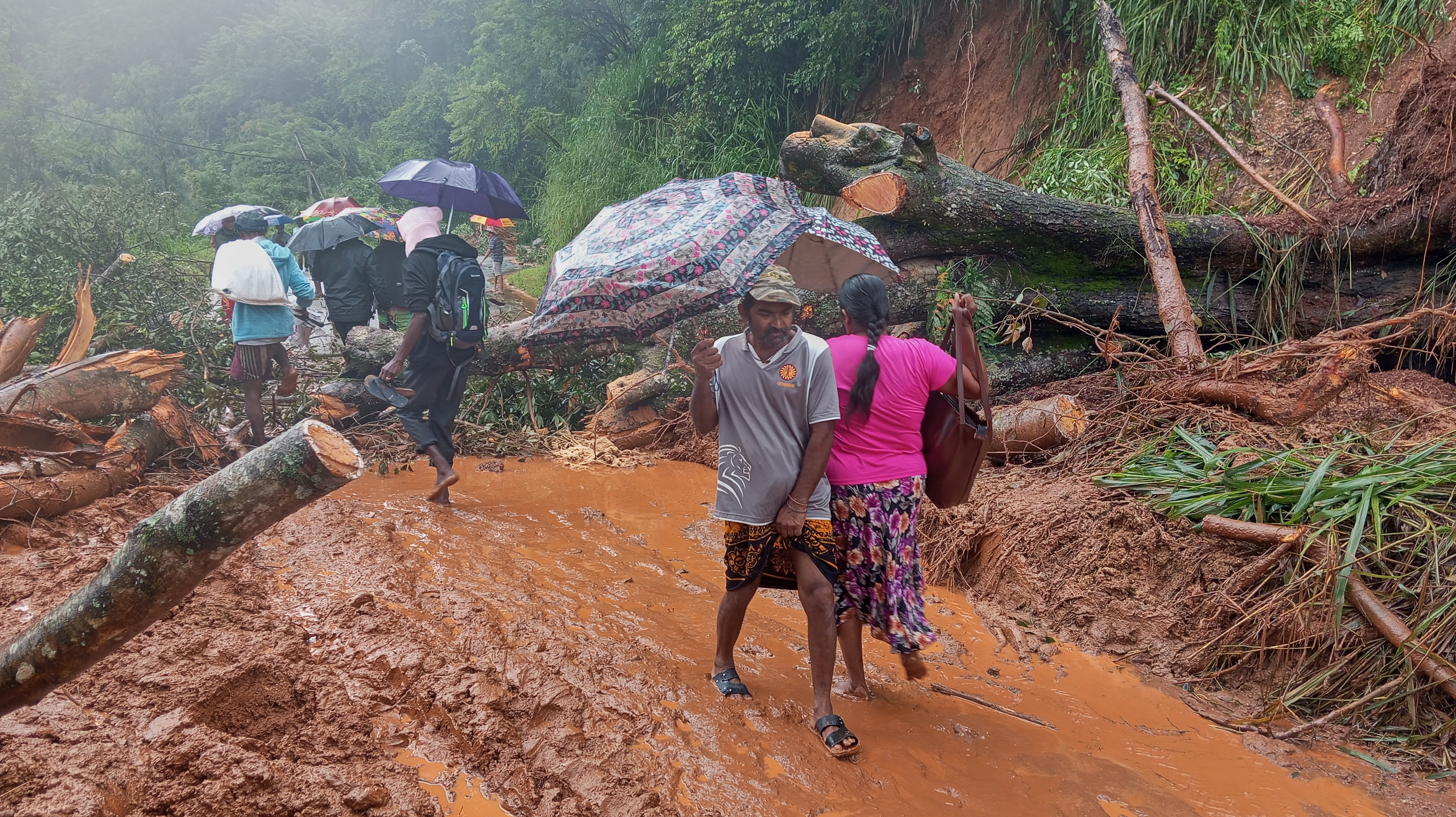 Over 25,000 homes destroyed, 147,000 displaced, as Sri Lanka faces its deadliest flood since 2017, impacting Colombo.