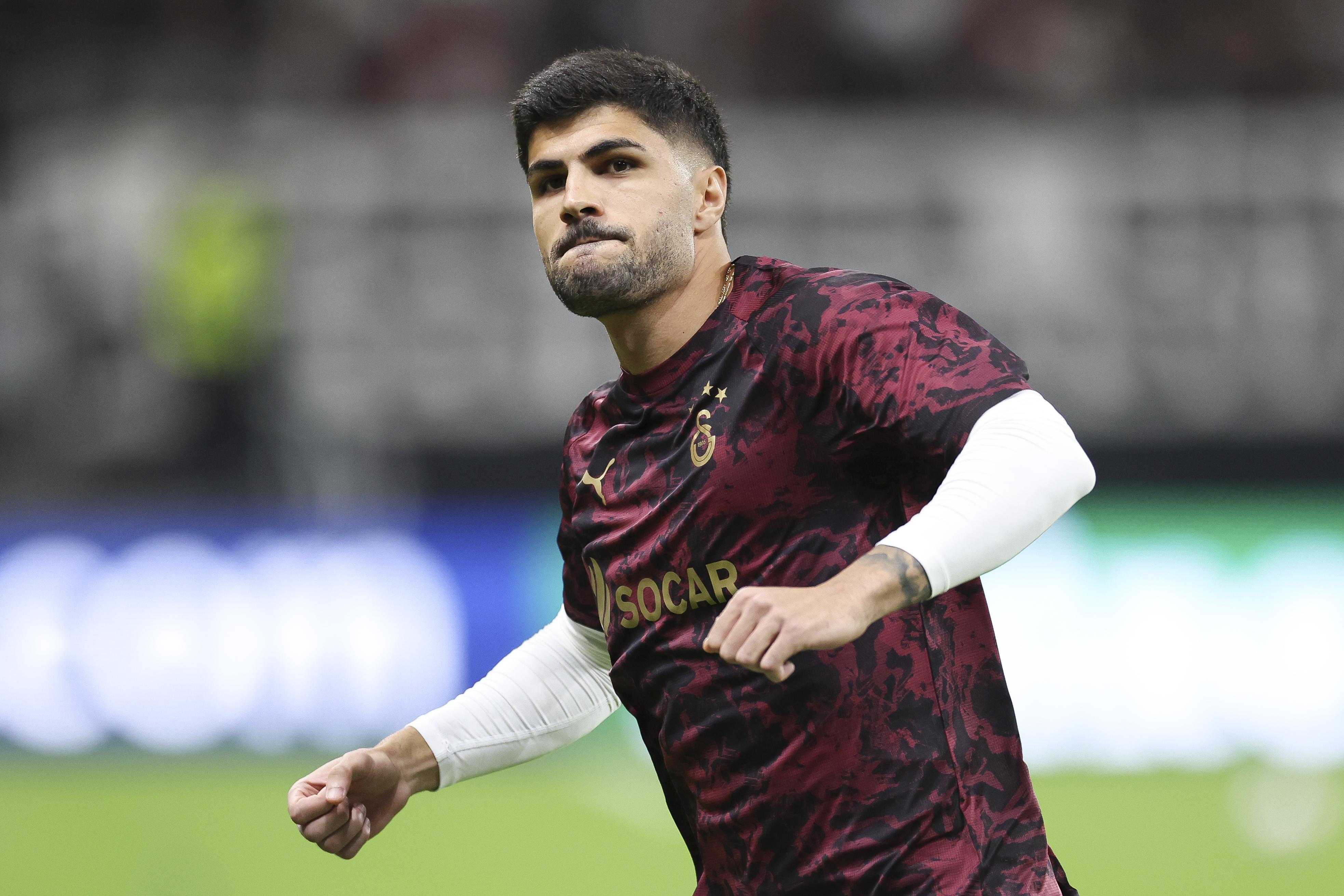 FRANKFURT AM MAIN, GERMANY - SEPTEMBER 18: Eren Elmali of Galatasaray A.S. shows appreciation to the fans prior to the UEFA Champions League 2025/26 League Phase MD1 match between Eintracht Frankfurt and Galatasaray A.S. at Frankfurt Stadion on September 18, 2025 in Frankfurt am Main, Germany. (Photo by Maja Hitij/Getty Images)