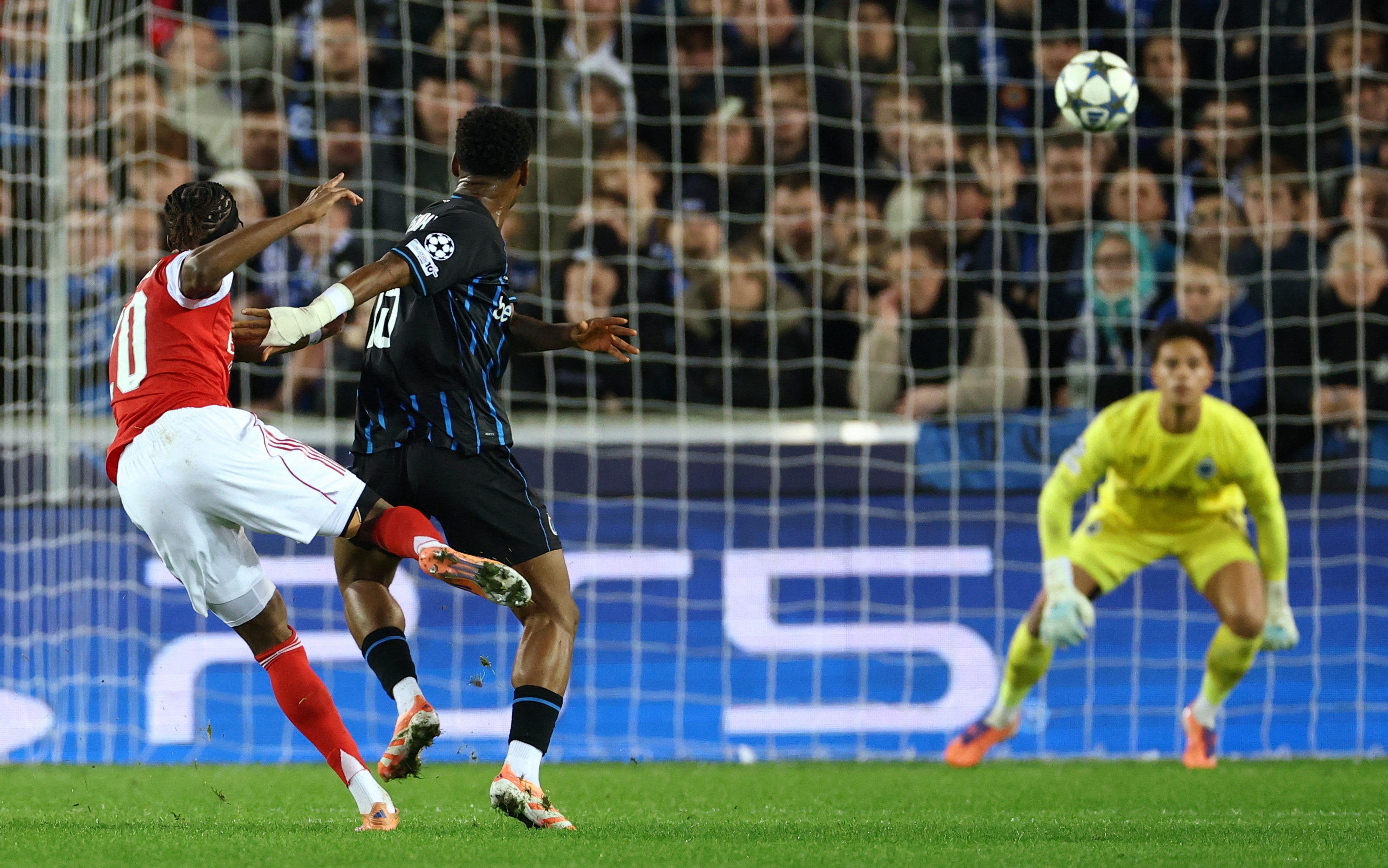 Arsenal’s Noni Madueke scores their first goal with a thunderbolt into the top corner