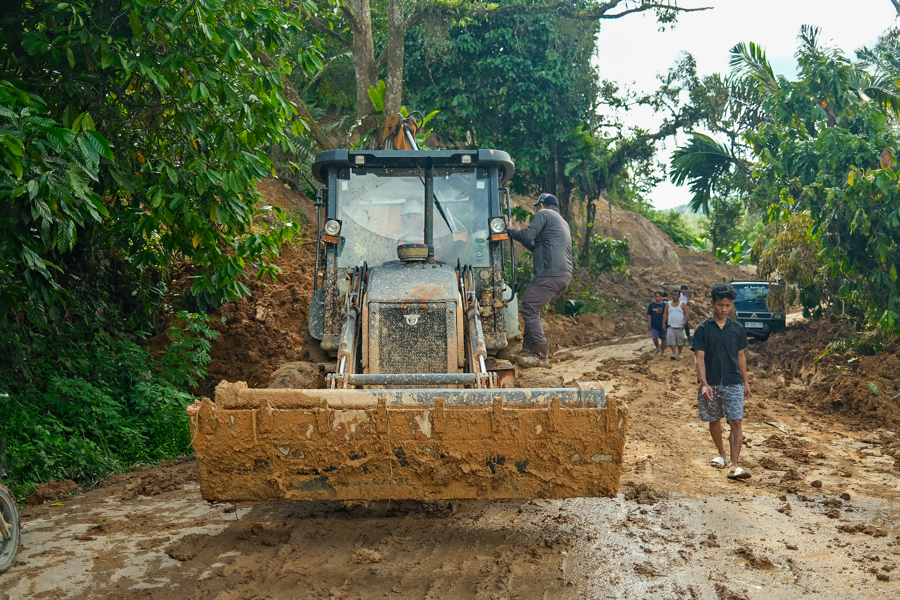 Heavy machinery is being used to shift debris and thick mud off roads, to clear access for personnel. But not all areas are well-equipped. Several regents in Aceh province have signed a letter, calling on the central government to give further assistance.