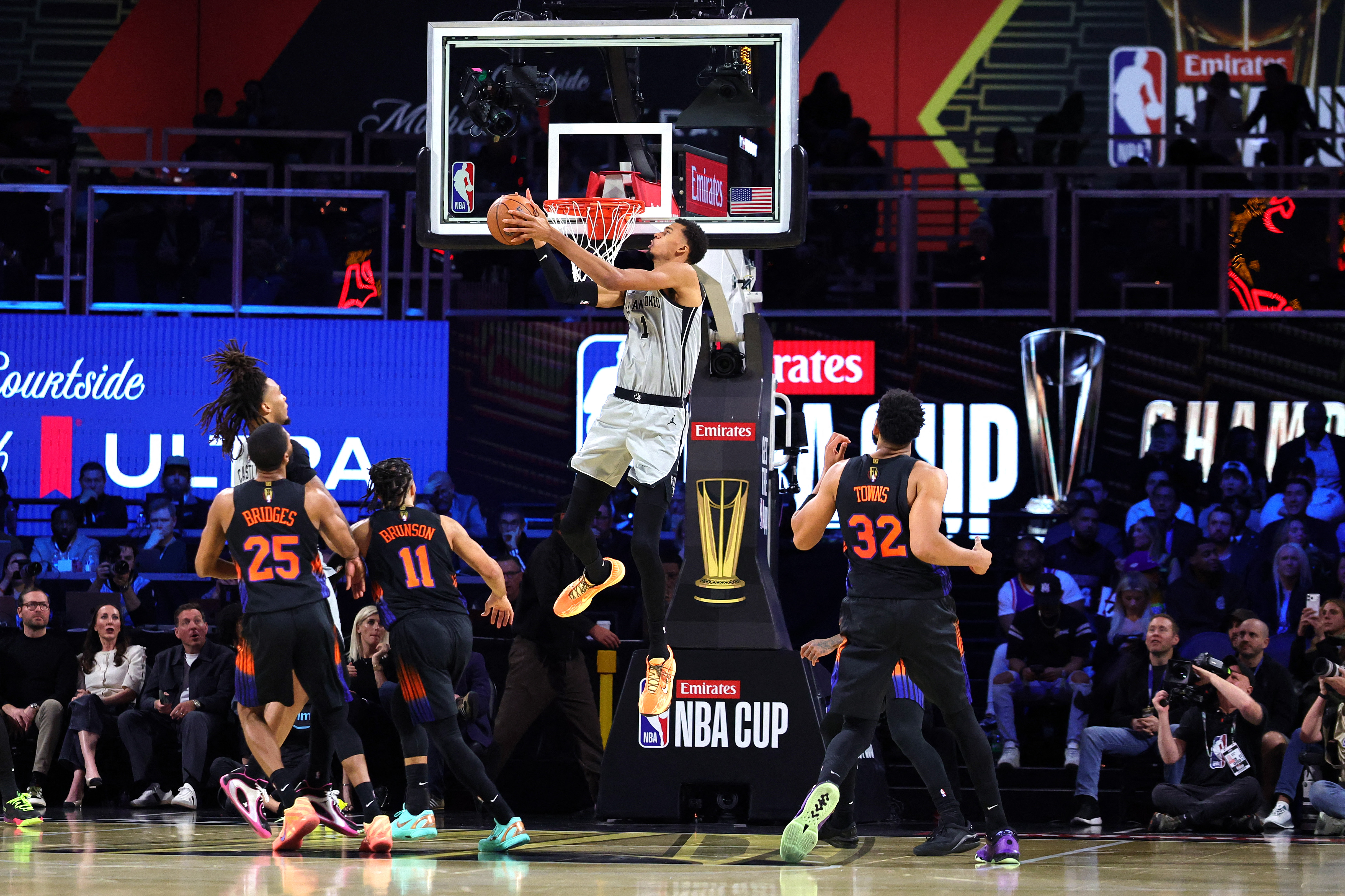 San Antonio’s Victor Wembanyama (#1) had 18 points in a losing effort