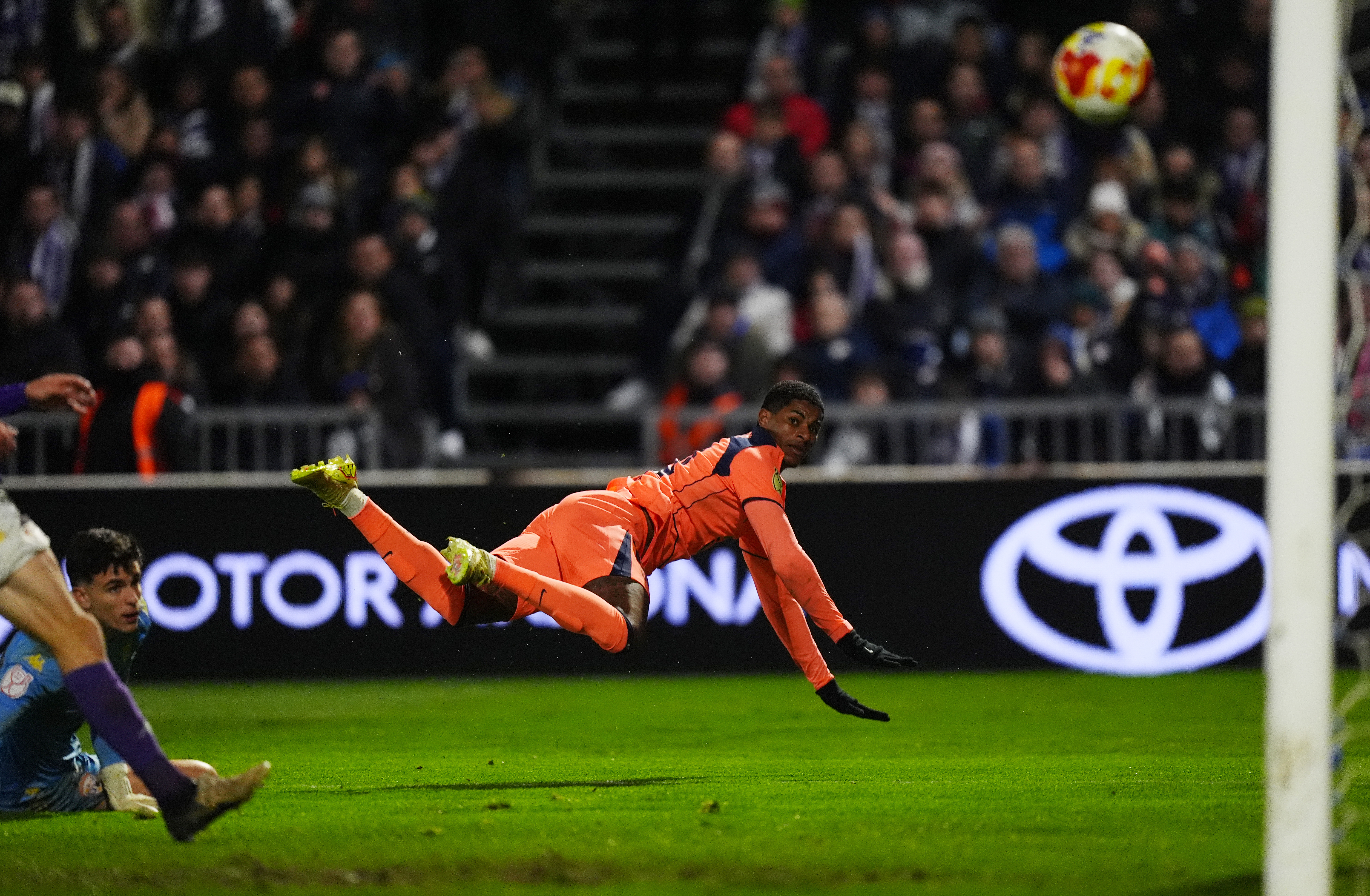 Rashford scores his team’s second goal in the 90th minute against Guadalajara