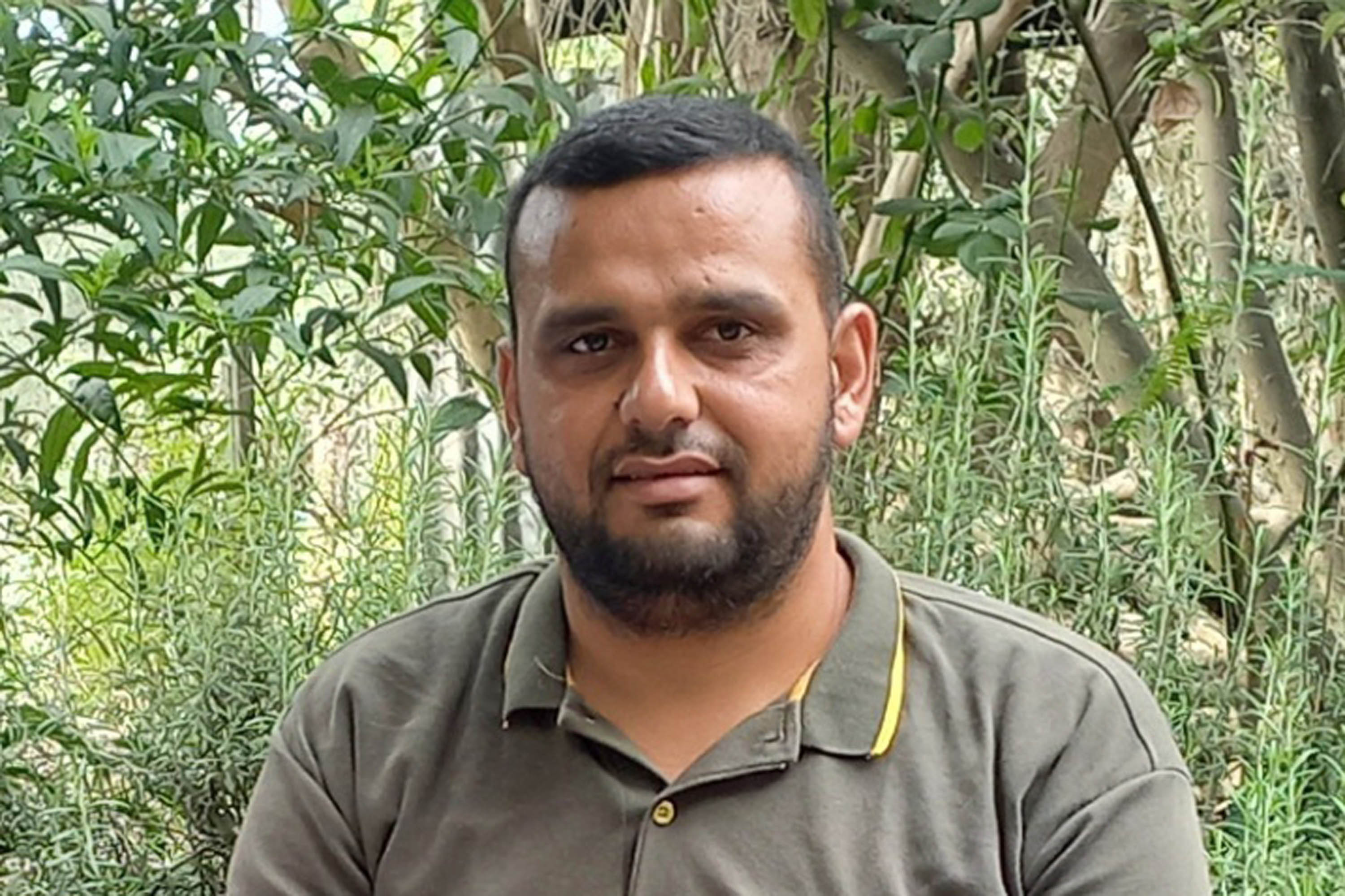 A photo of a man in a gren t-shirt