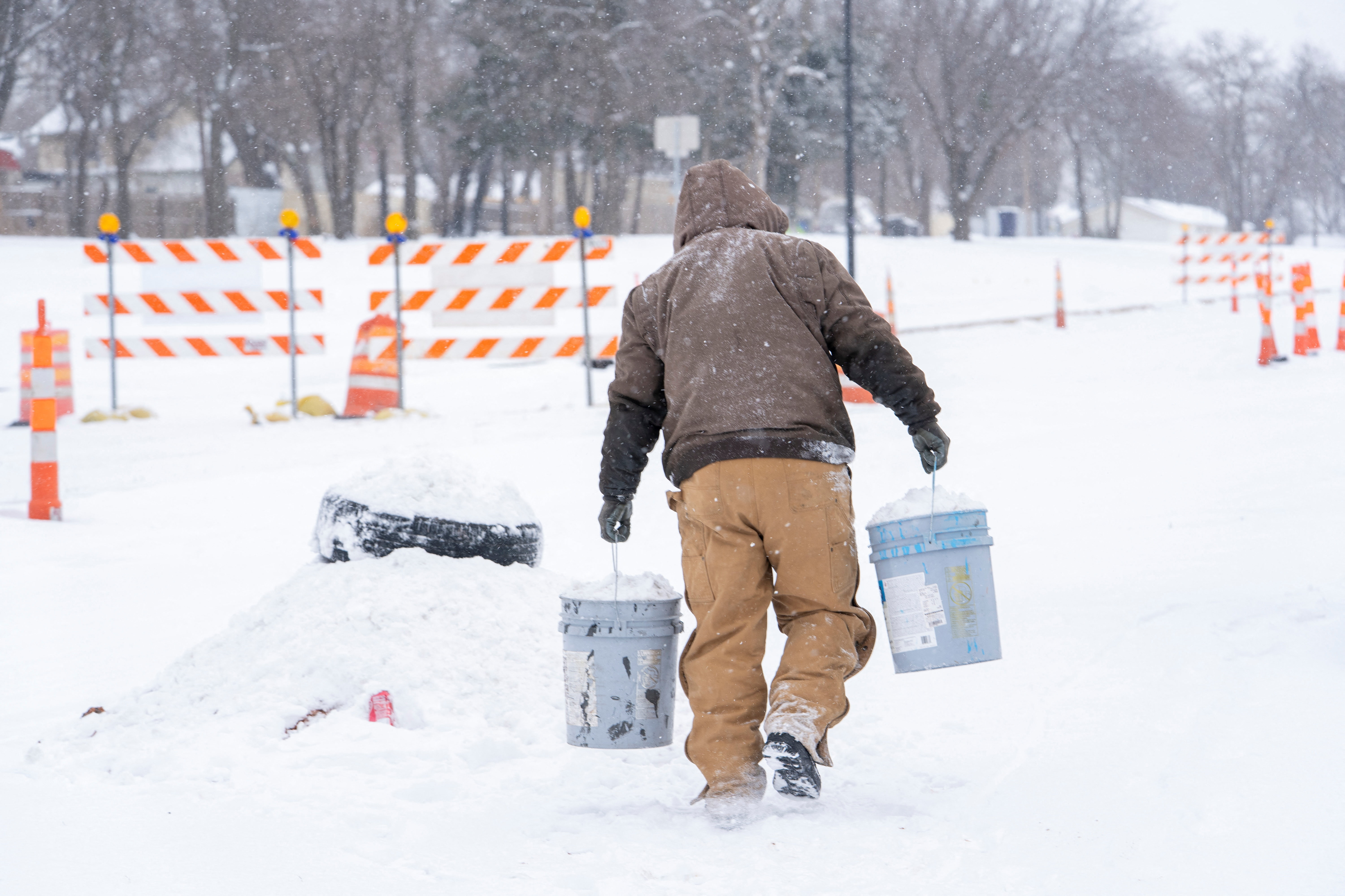 Historic winter storm kills at least 10 across US