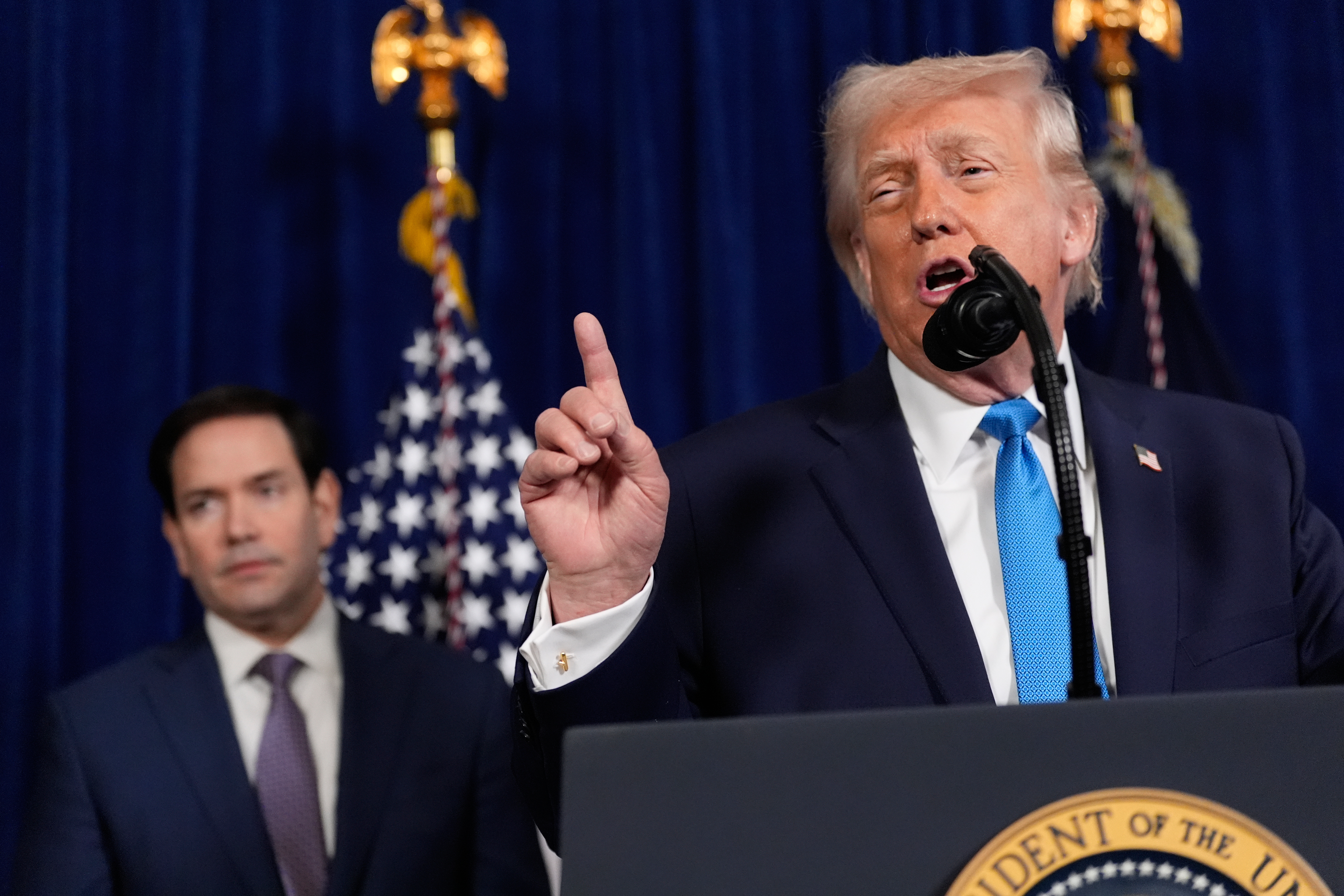Donald Trump and his advisors announce an attack on Venezuela
